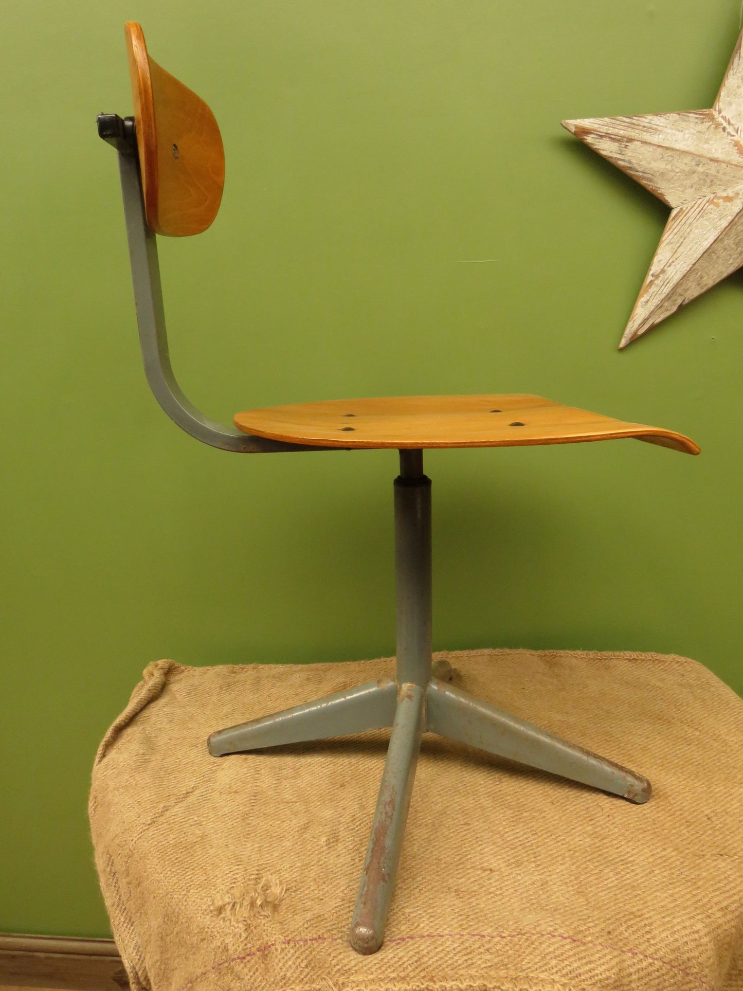 Vintage Singer Machinists Chair