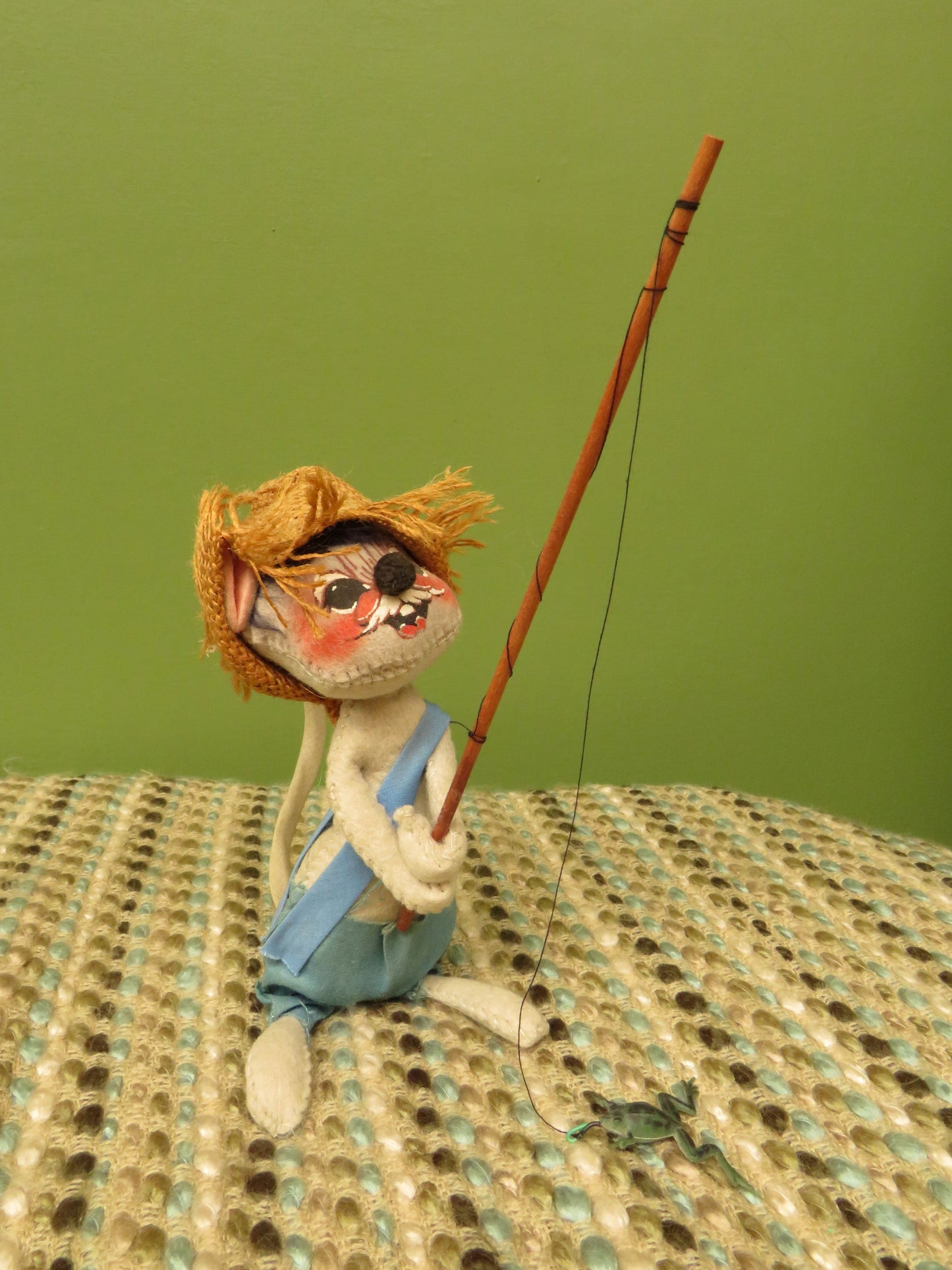 Vintage Annalee Doll Mobilitee 6" Fishing Mouse with Frog & Burlap Hat