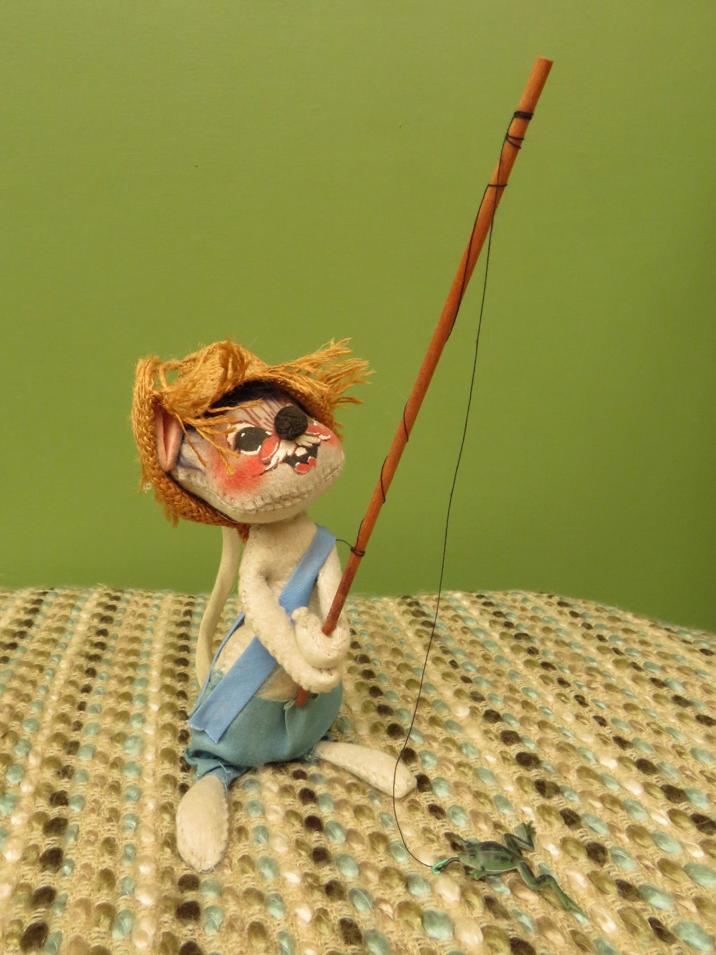 Vintage Annalee Doll Mobilitee 6" Fishing Mouse with Frog & Burlap Hat