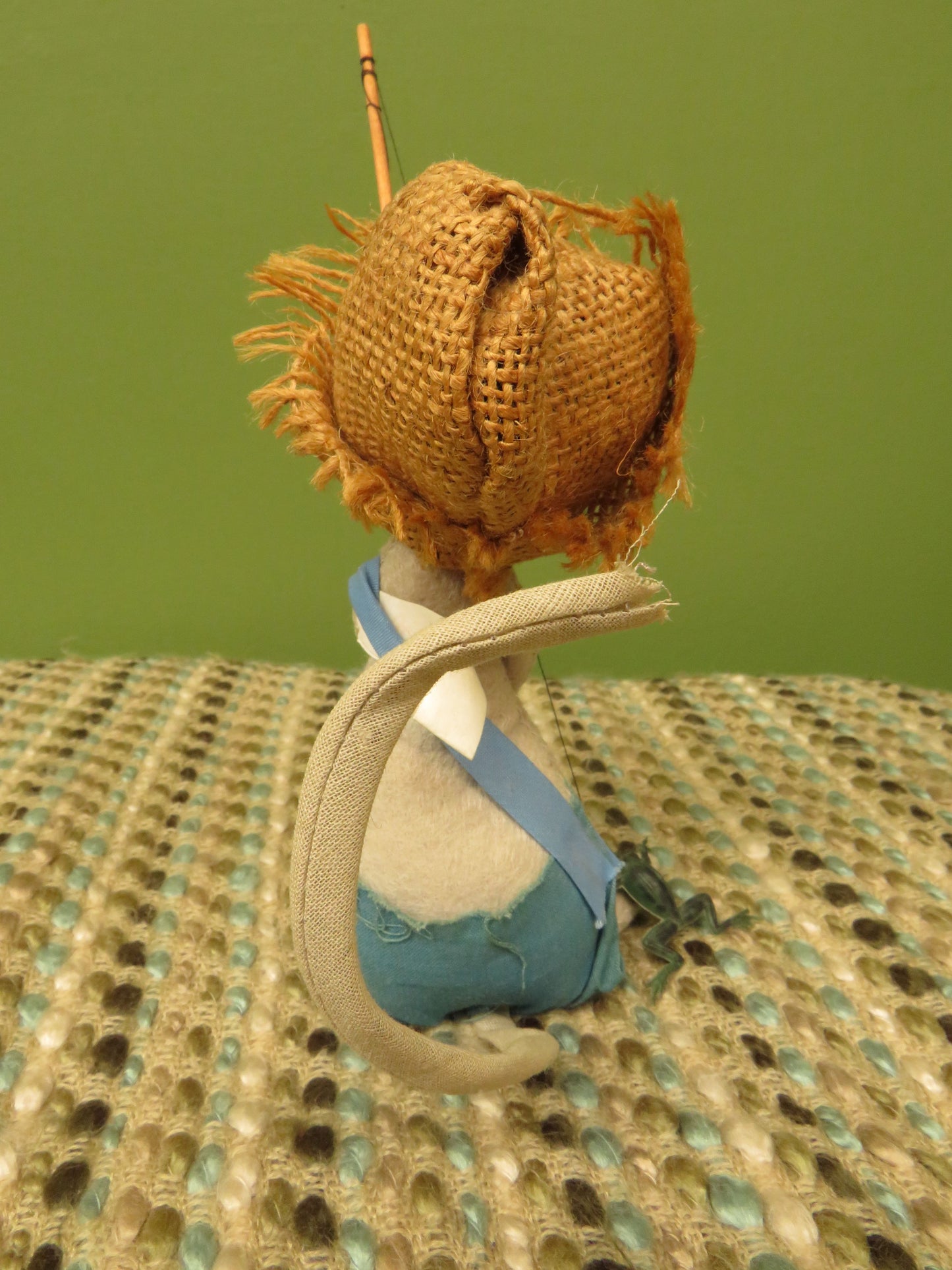 Vintage Annalee Doll Mobilitee 6" Fishing Mouse with Frog & Burlap Hat
