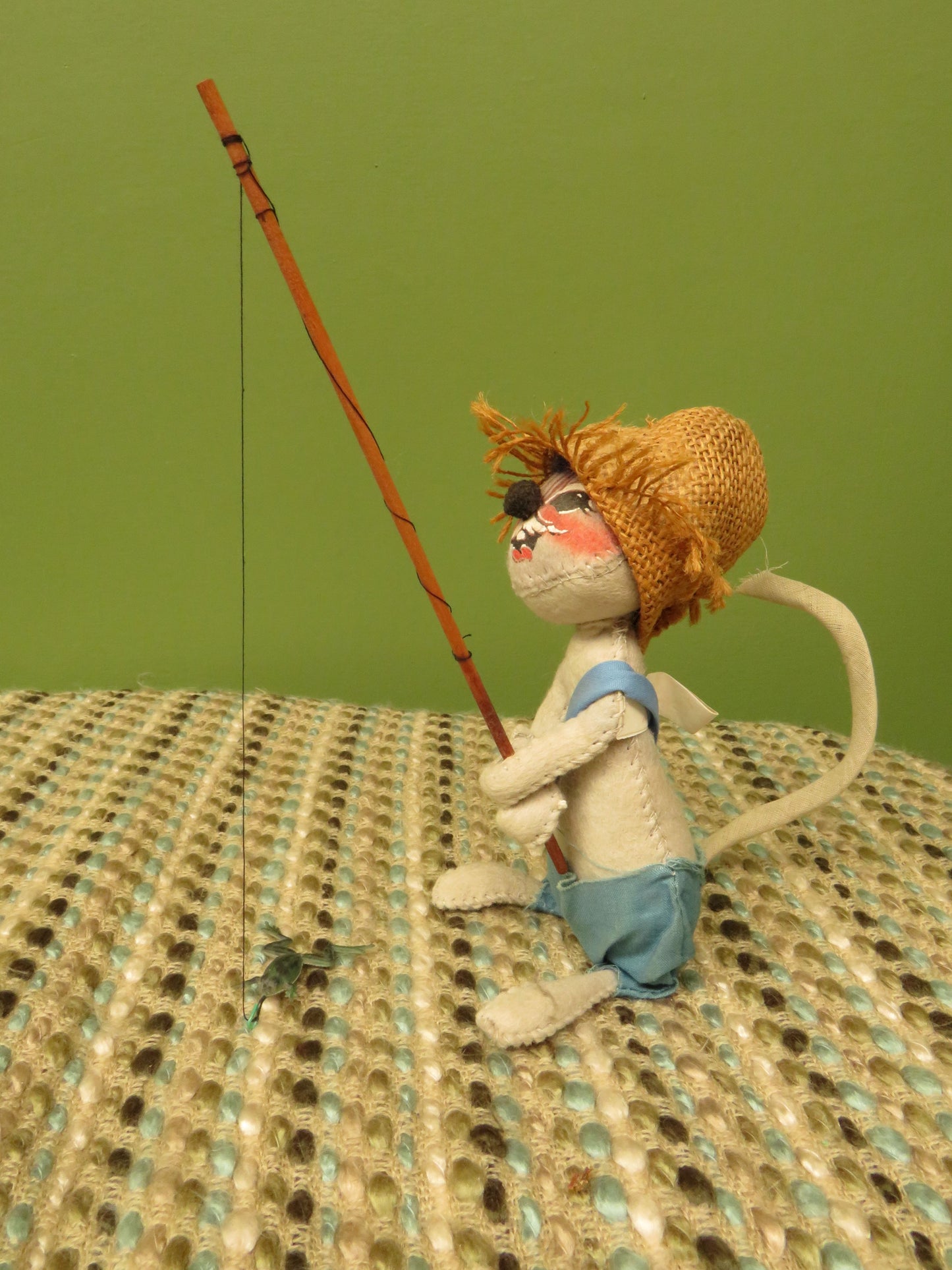 Vintage Annalee Doll Mobilitee 6" Fishing Mouse with Frog & Burlap Hat