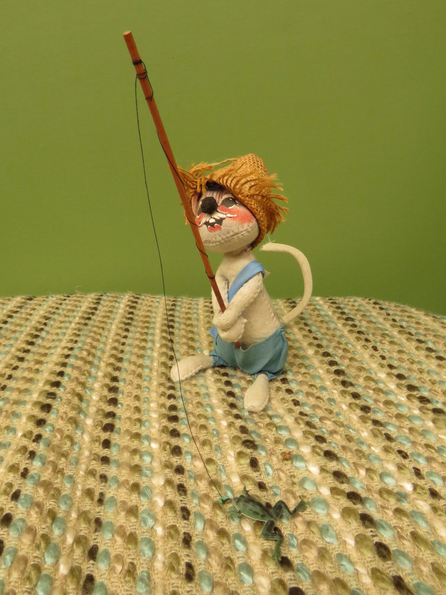 Vintage Annalee Doll Mobilitee 6" Fishing Mouse with Frog & Burlap Hat