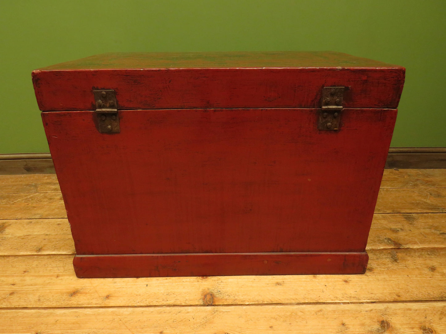 Early 20th Century Chinese Red Lacquered Blanket Chest
