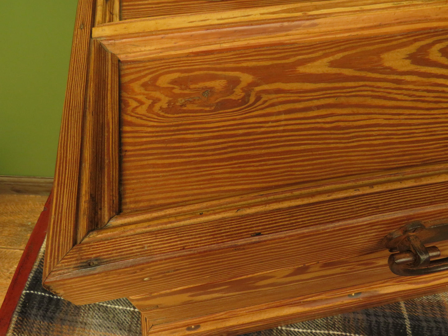 Pitch Pine storage Box