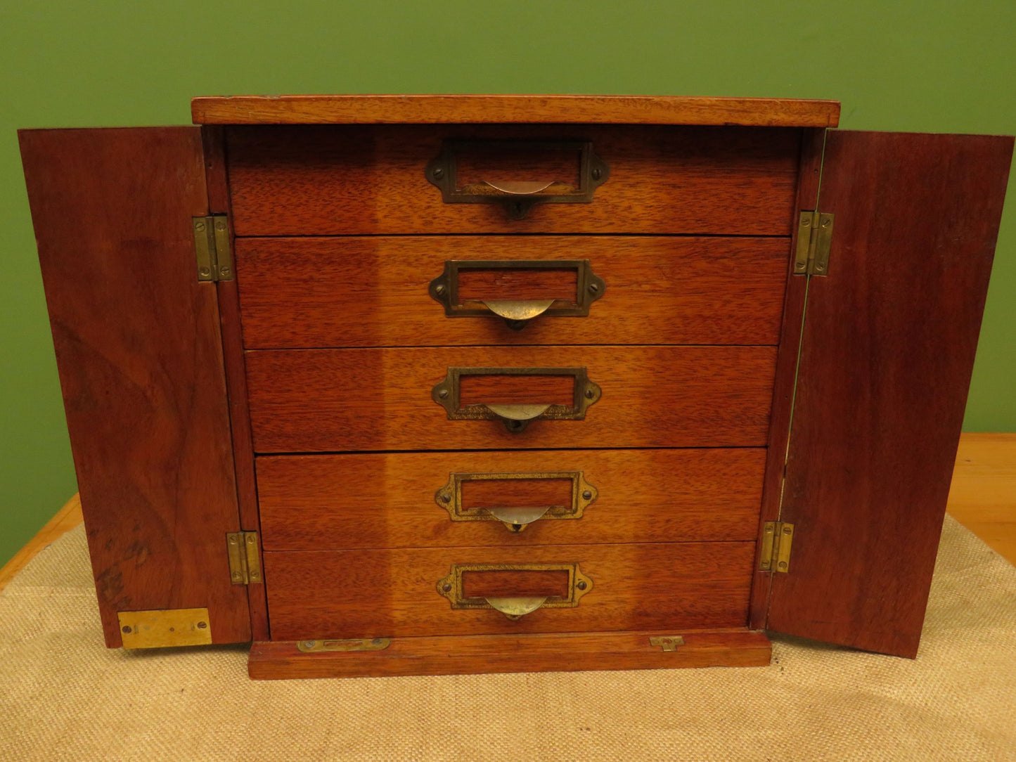 Antique Table top Collectors Chest, Lockable