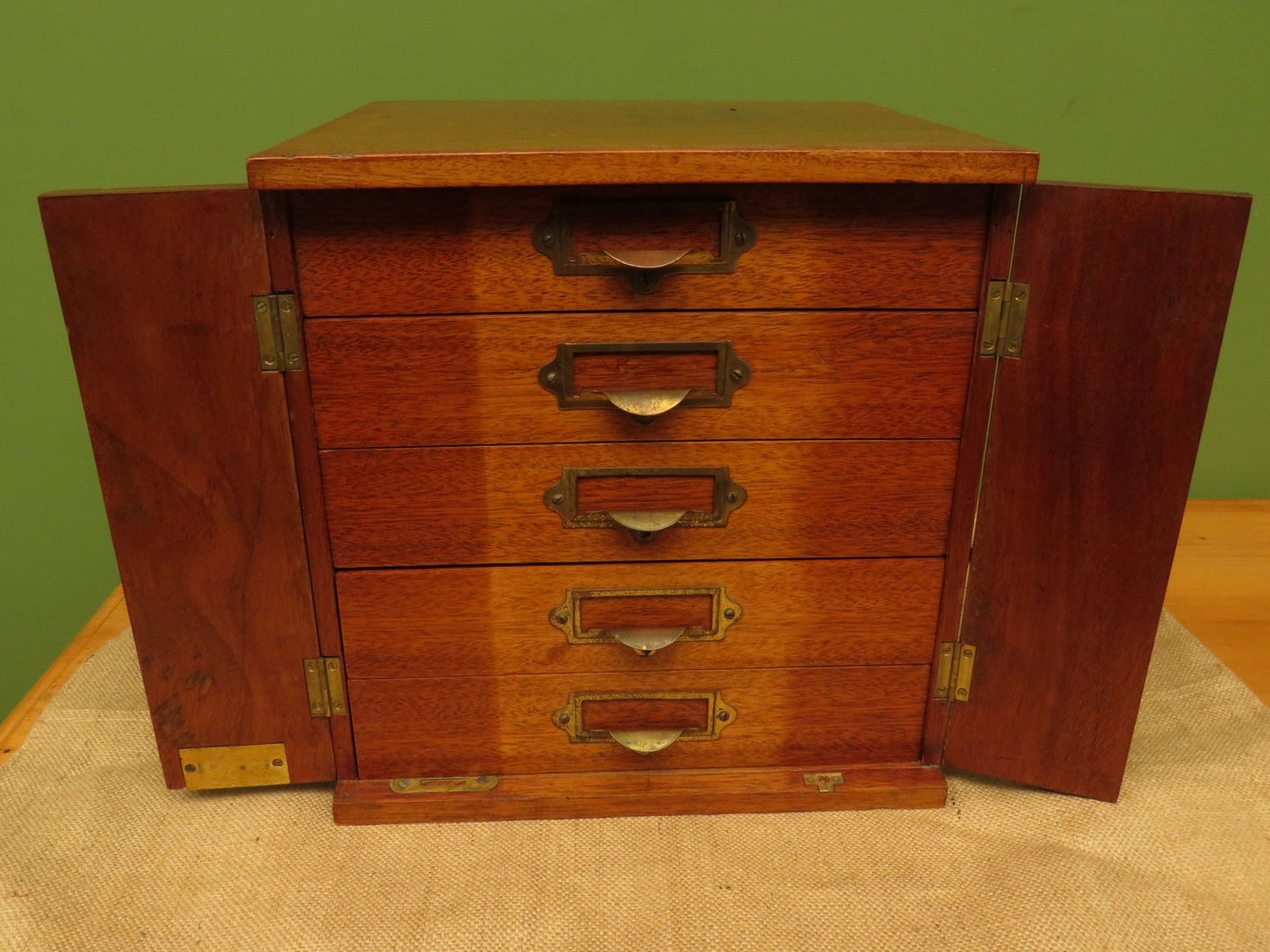 Antique Table top Collectors Chest, Lockable