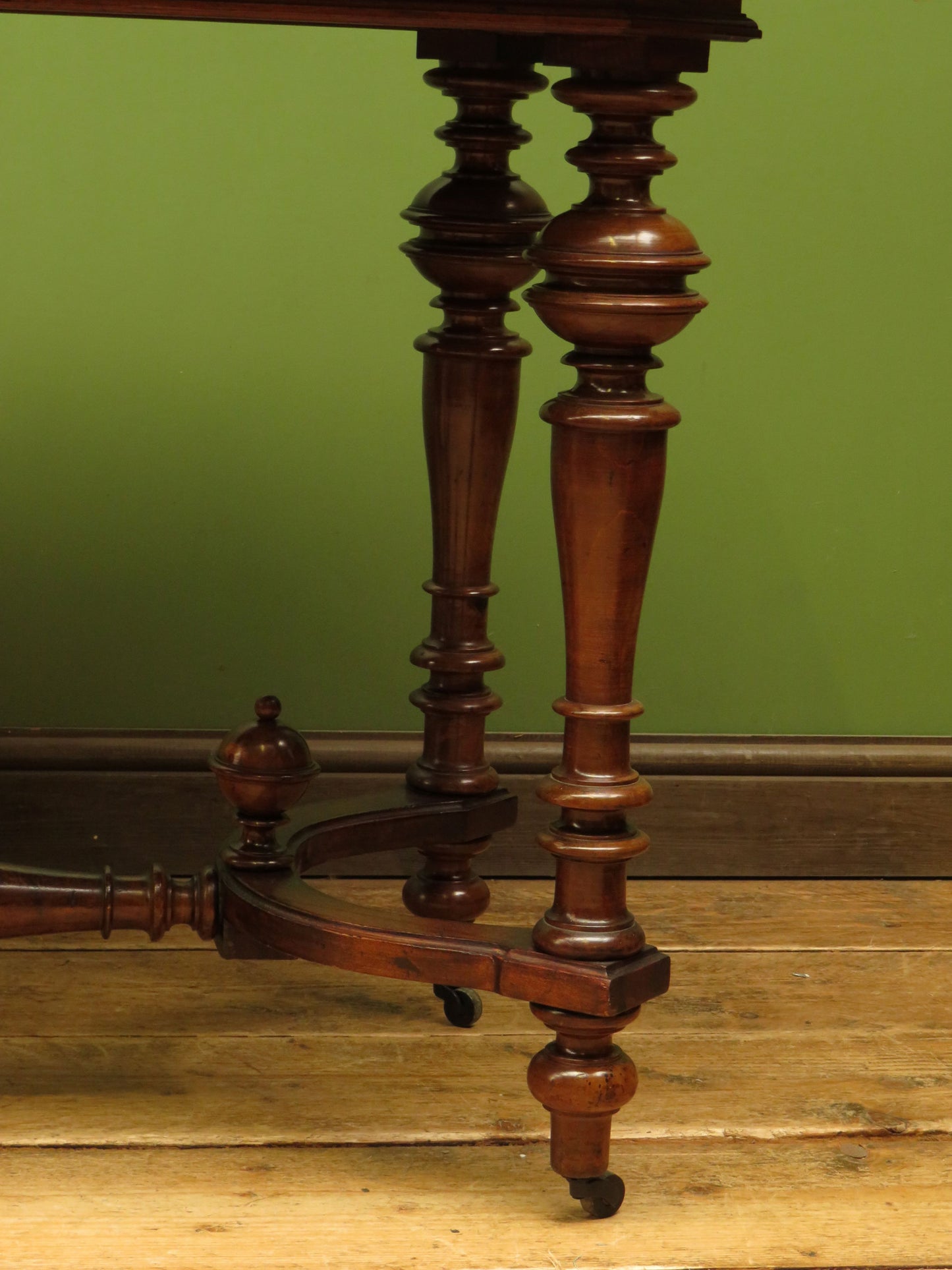 Antique Baroque style Centre Table