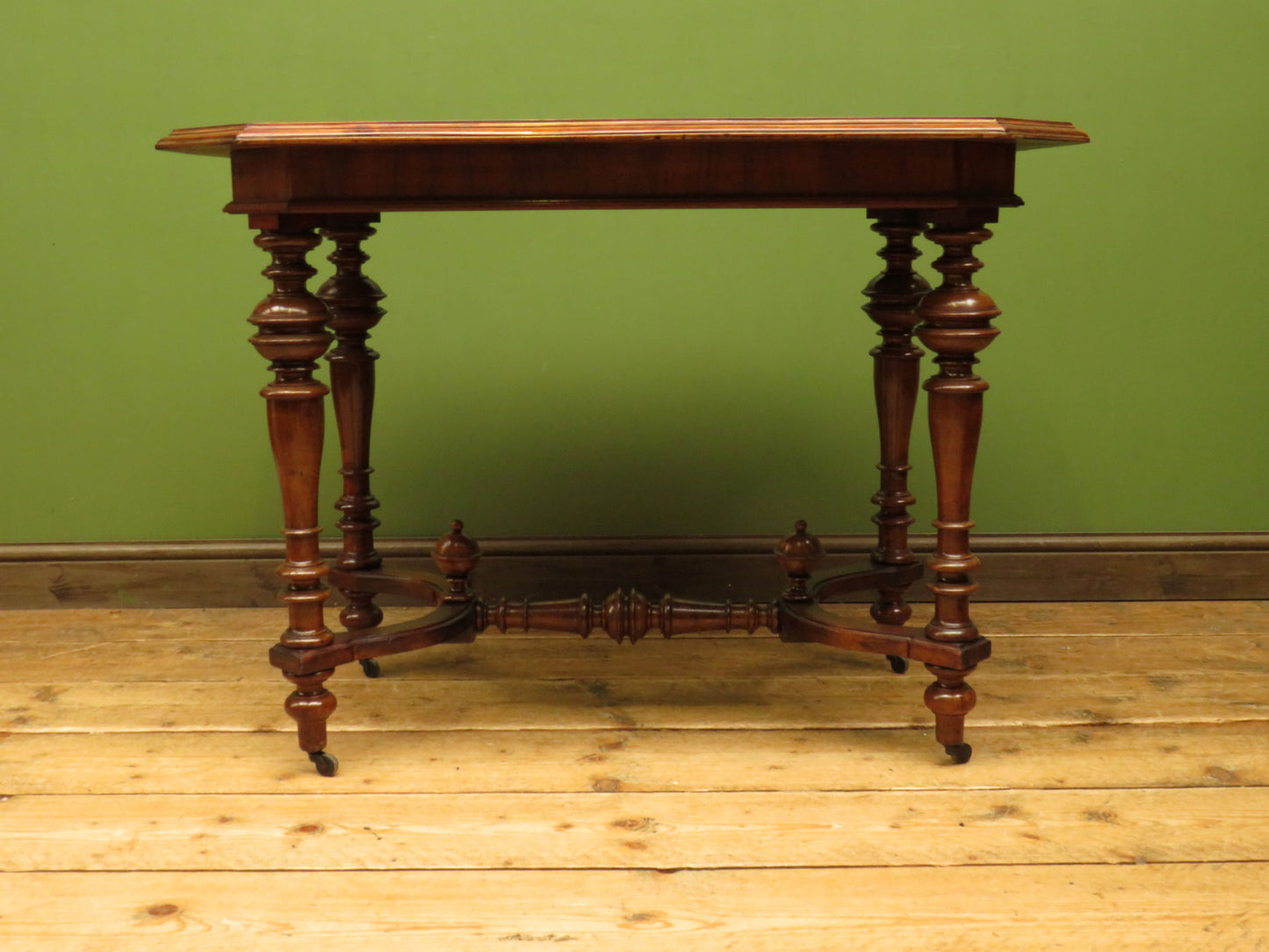 Antique Baroque style Centre Table