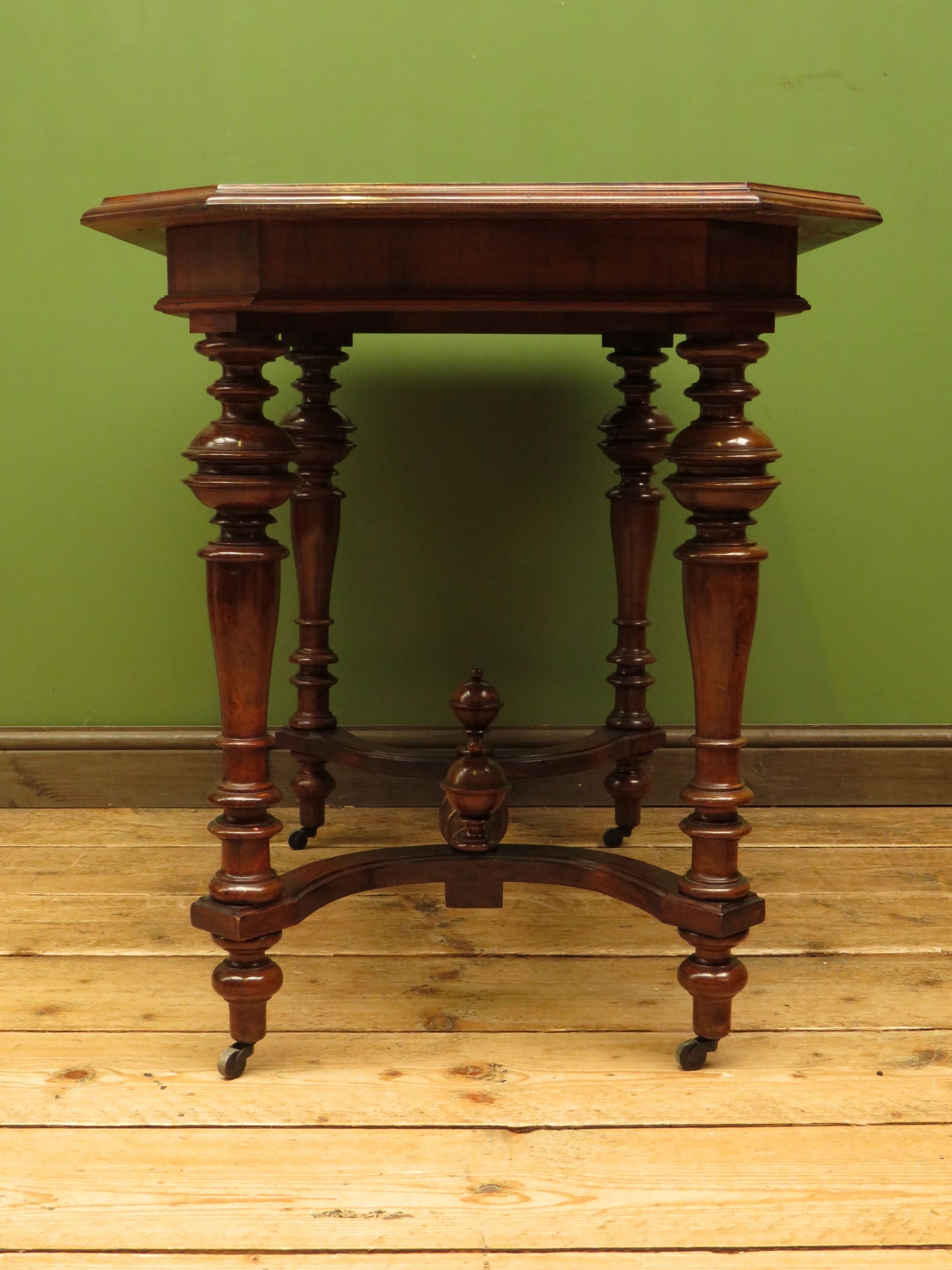 Antique Baroque style Centre Table
