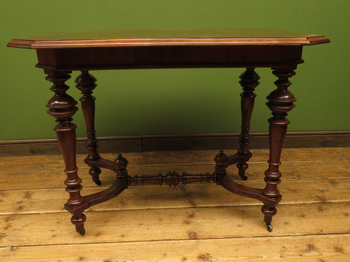 Antique Baroque style Centre Table