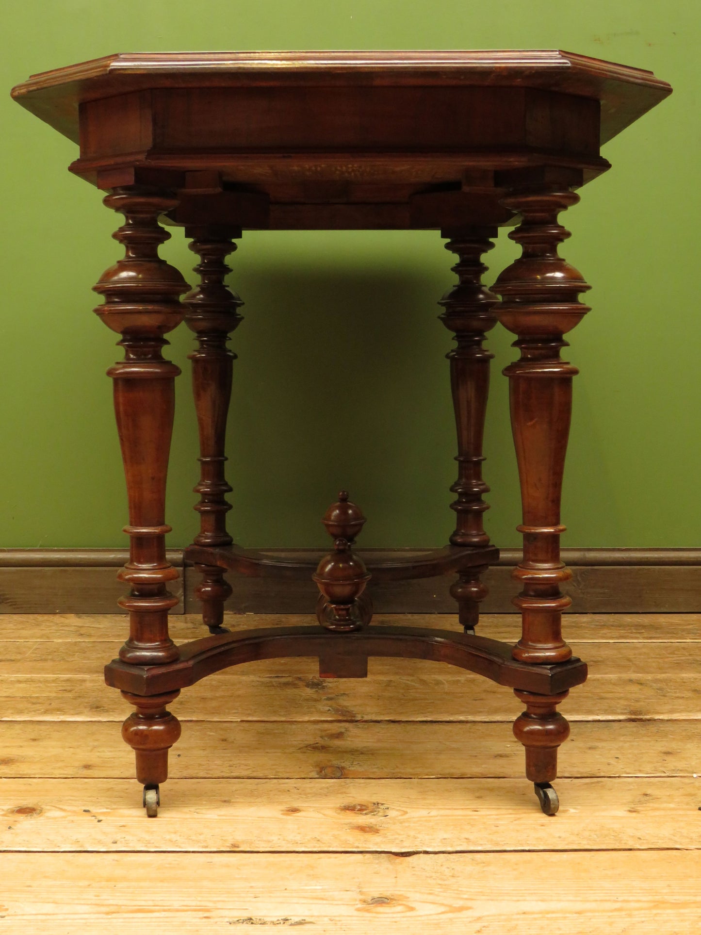 Antique Baroque style Centre Table