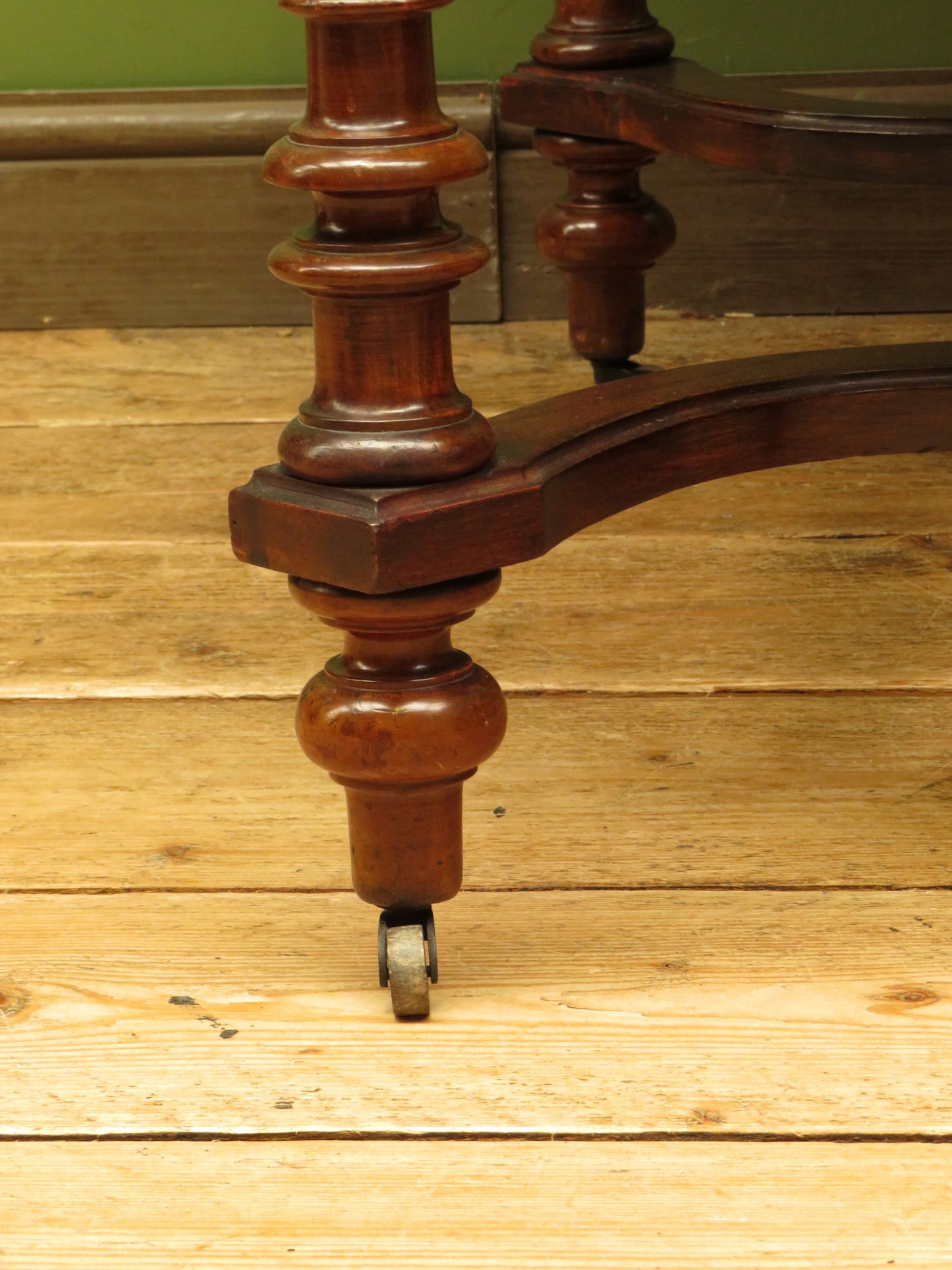 Antique Baroque style Centre Table