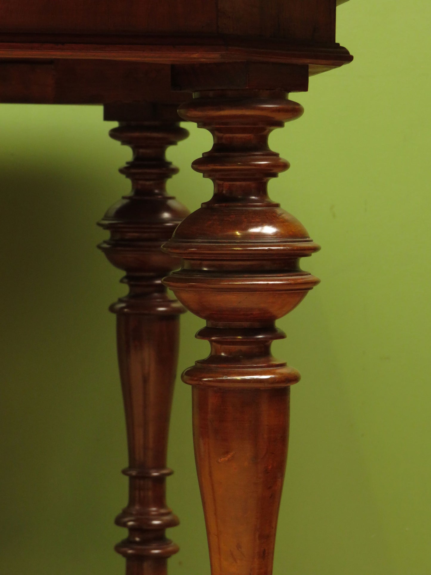 Antique Baroque style Centre Table
