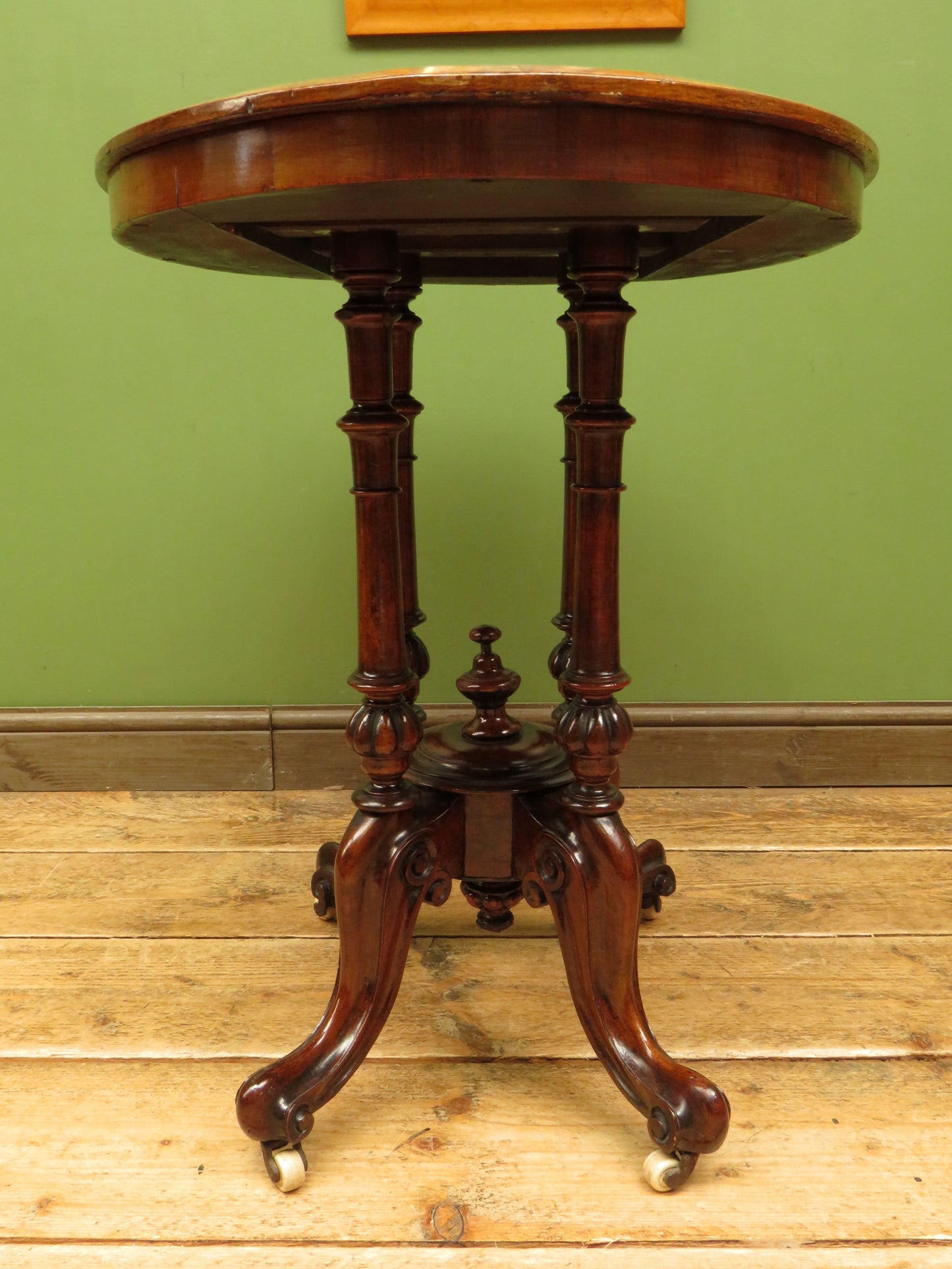 Victorian Mahogany Oval Centre Table with Crossbanded top