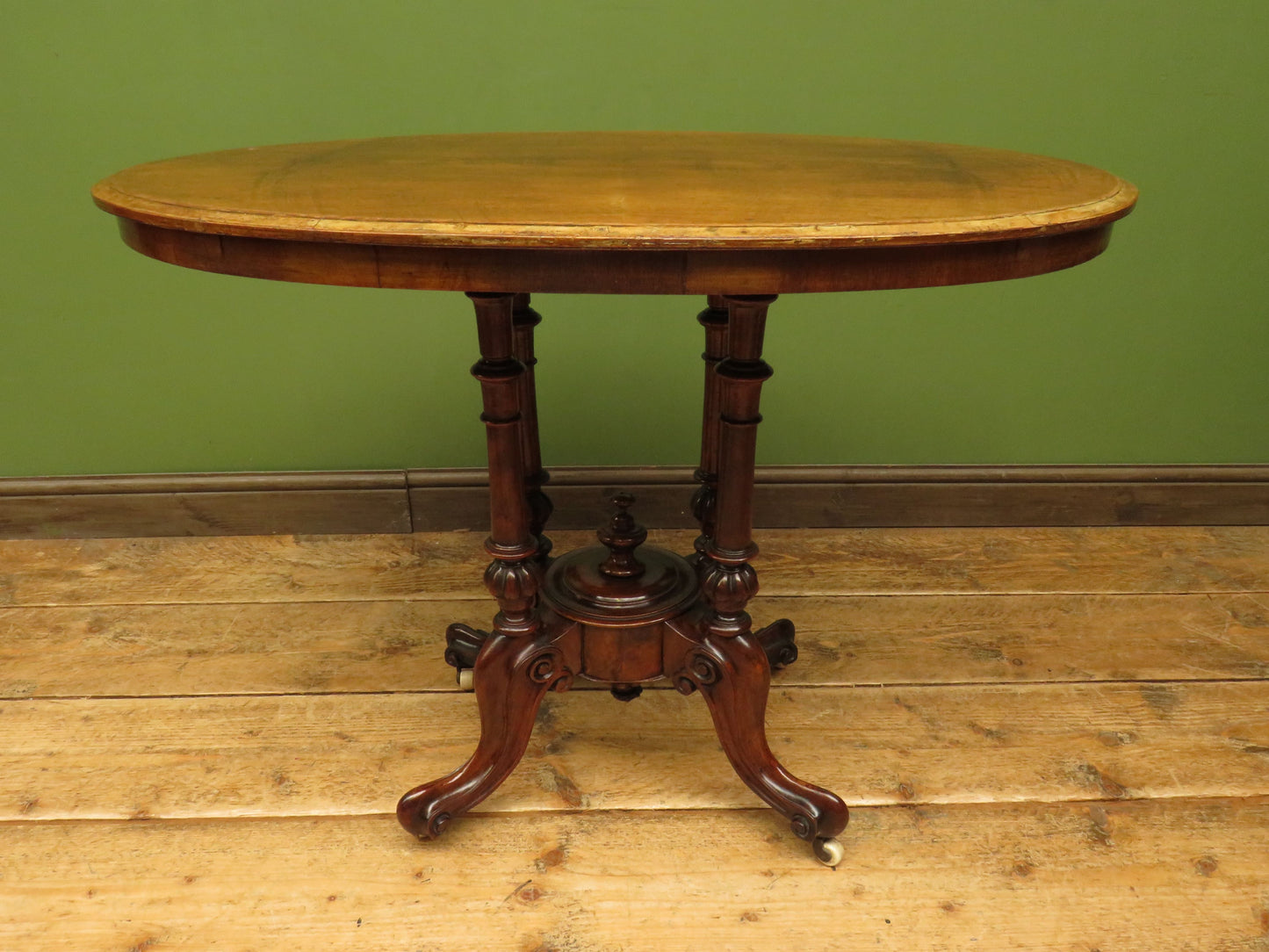 Victorian Mahogany Oval Centre Table with Crossbanded top