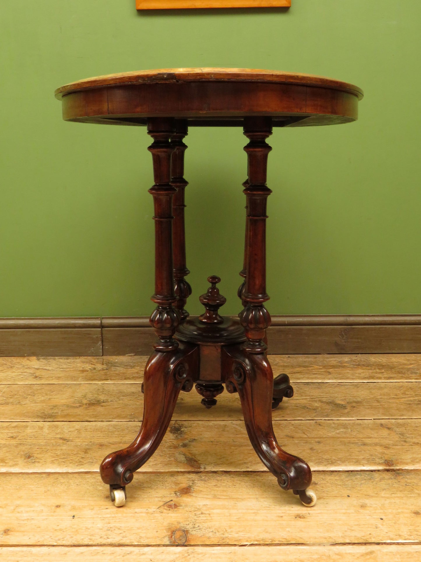 Victorian Mahogany Oval Centre Table with Crossbanded top