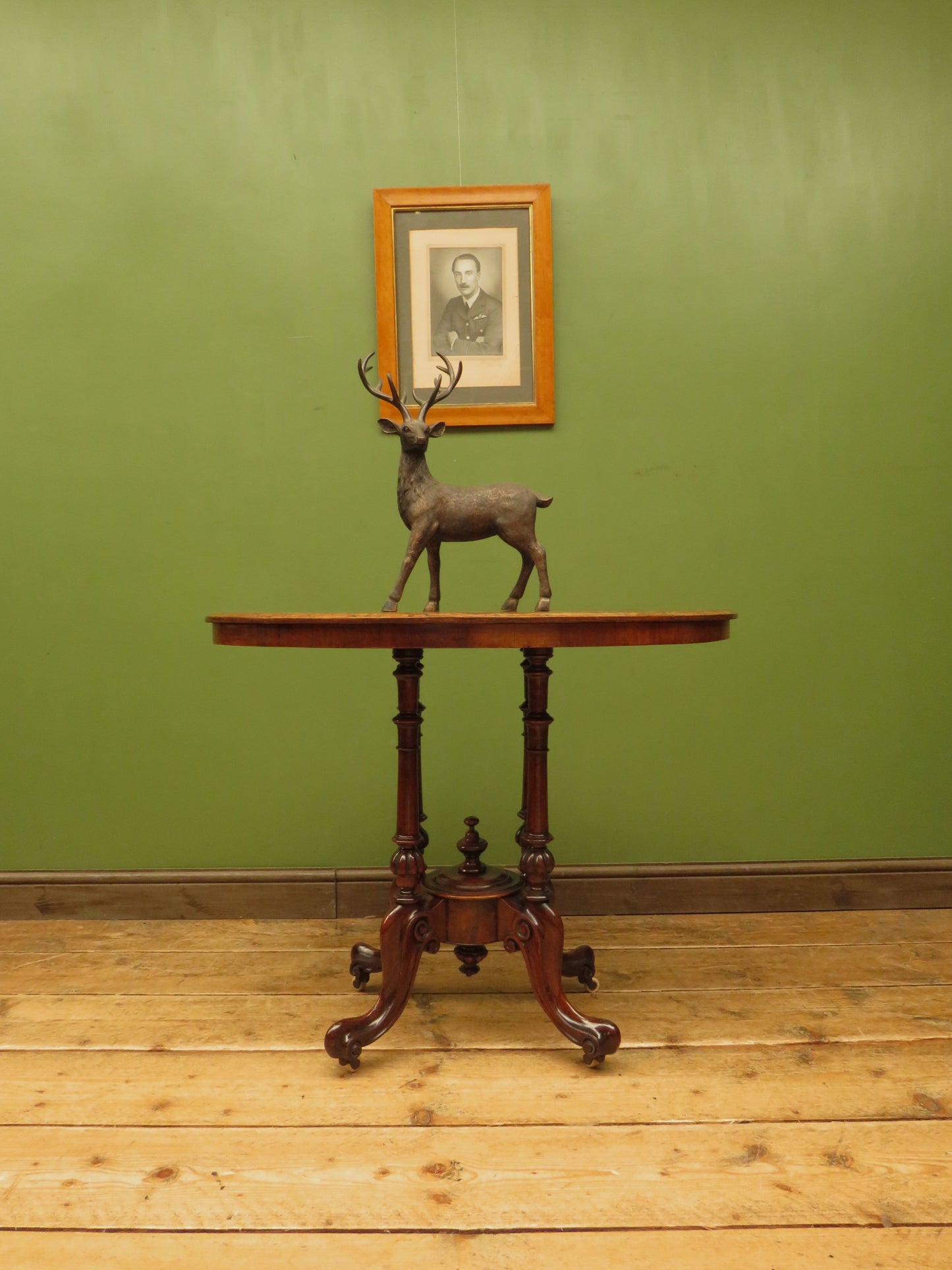 Victorian Mahogany Oval Centre Table with Crossbanded top