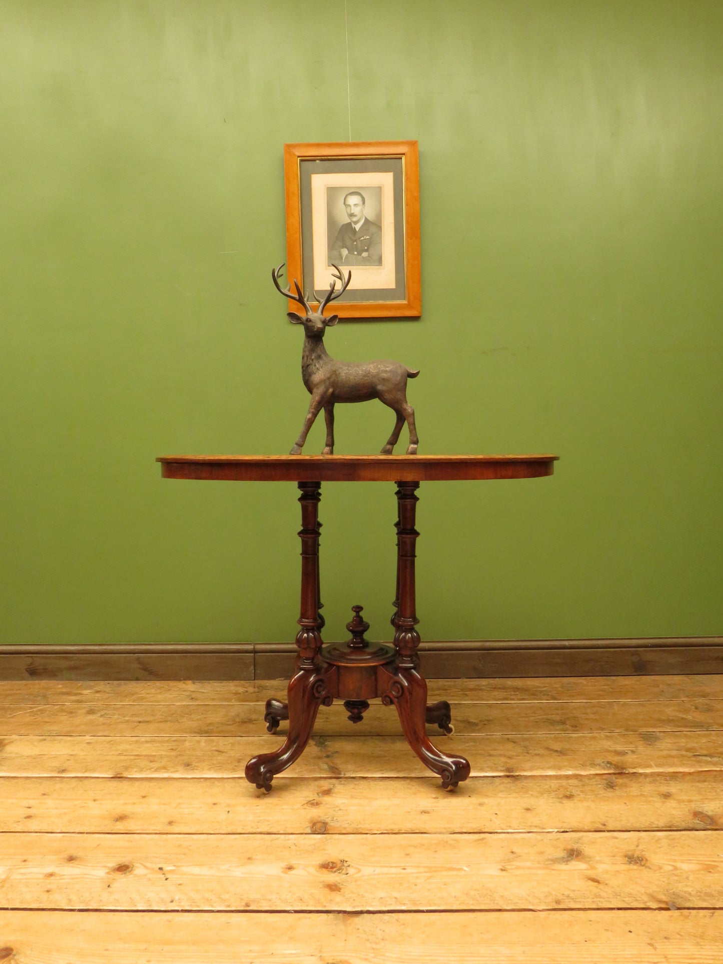 Victorian Mahogany Oval Centre Table with Crossbanded top