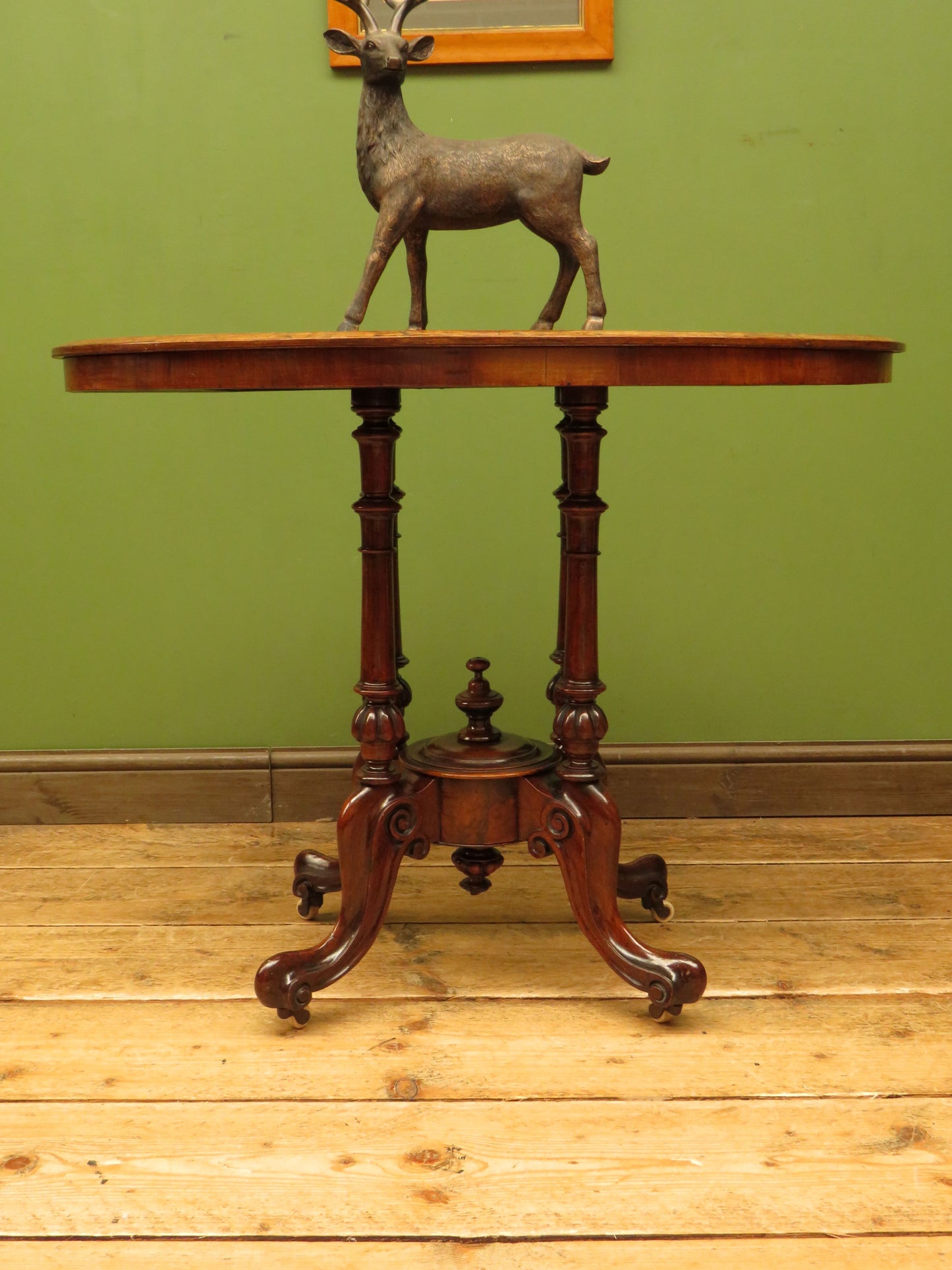 Victorian Mahogany Oval Centre Table with Crossbanded top