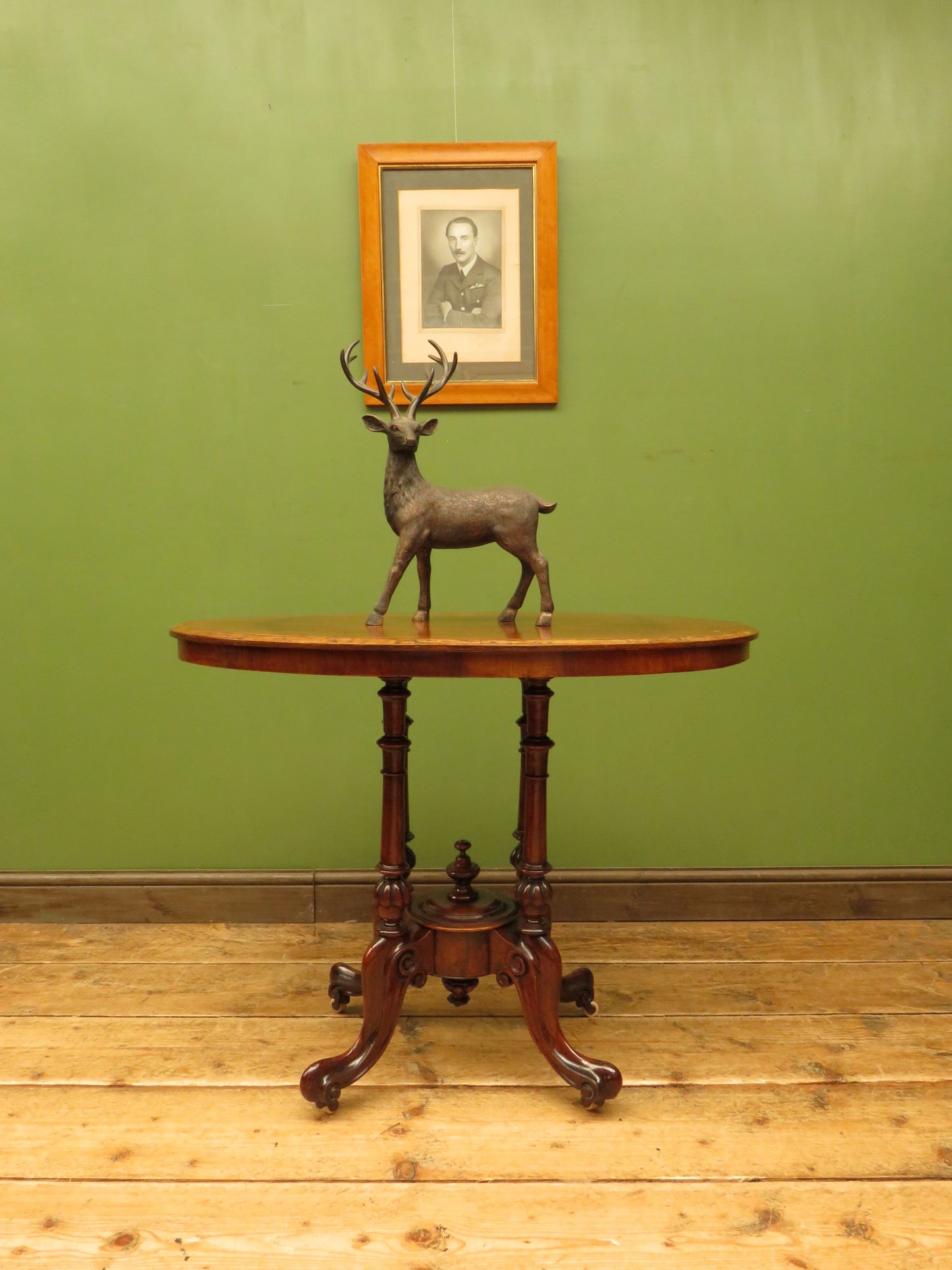 Victorian Mahogany Oval Centre Table with Crossbanded top