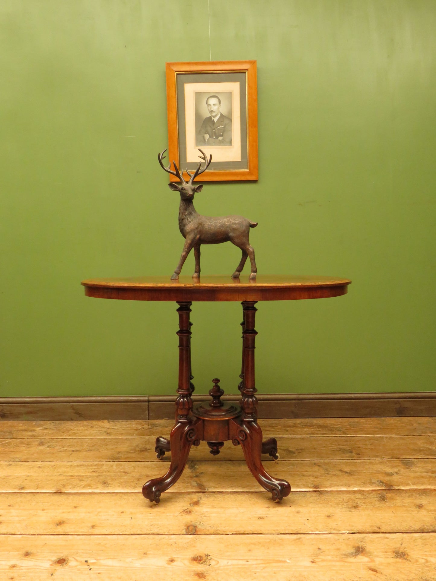 Victorian Mahogany Oval Centre Table with Crossbanded top