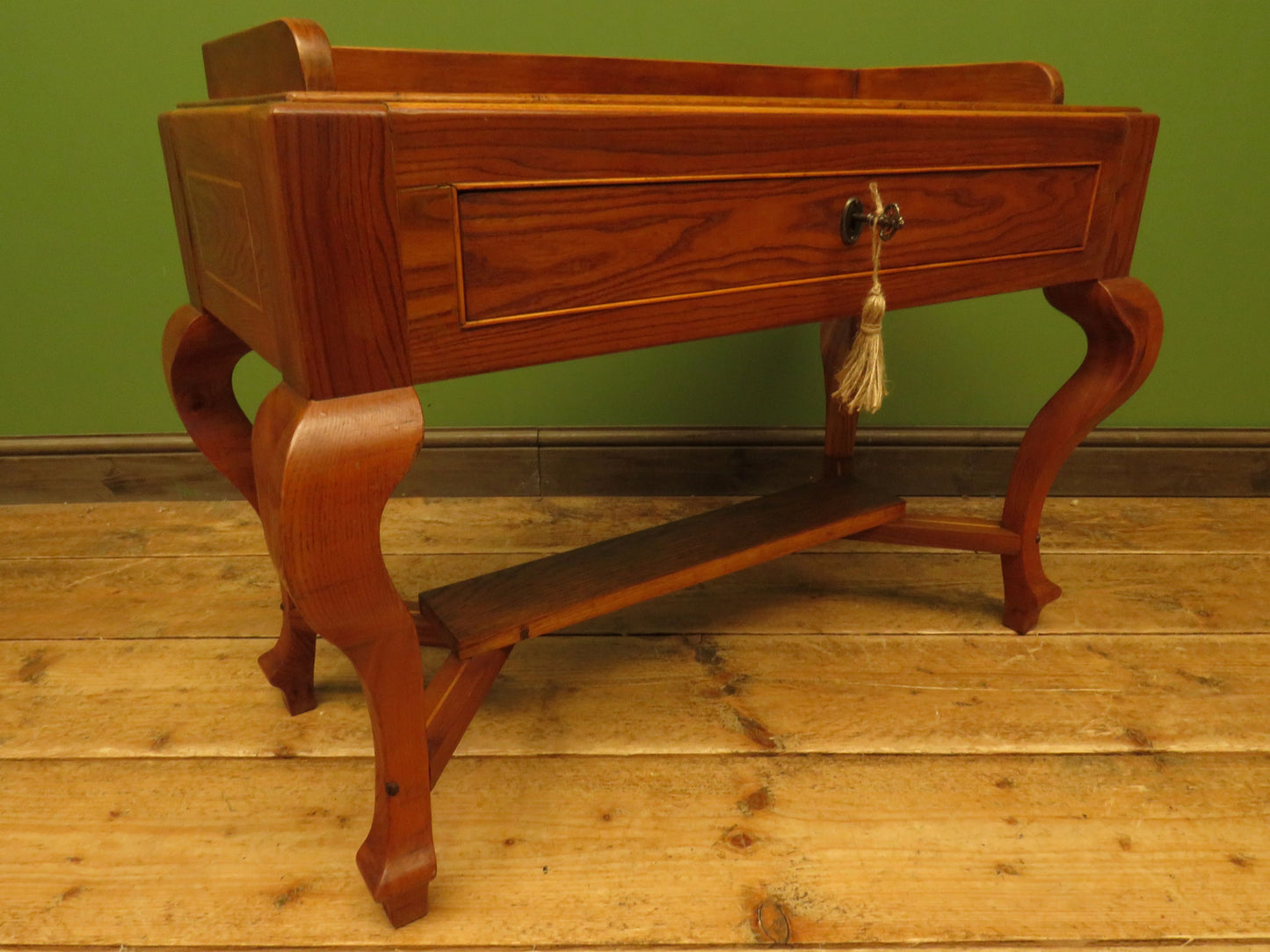 Luggage stand side table with lockable drawer
