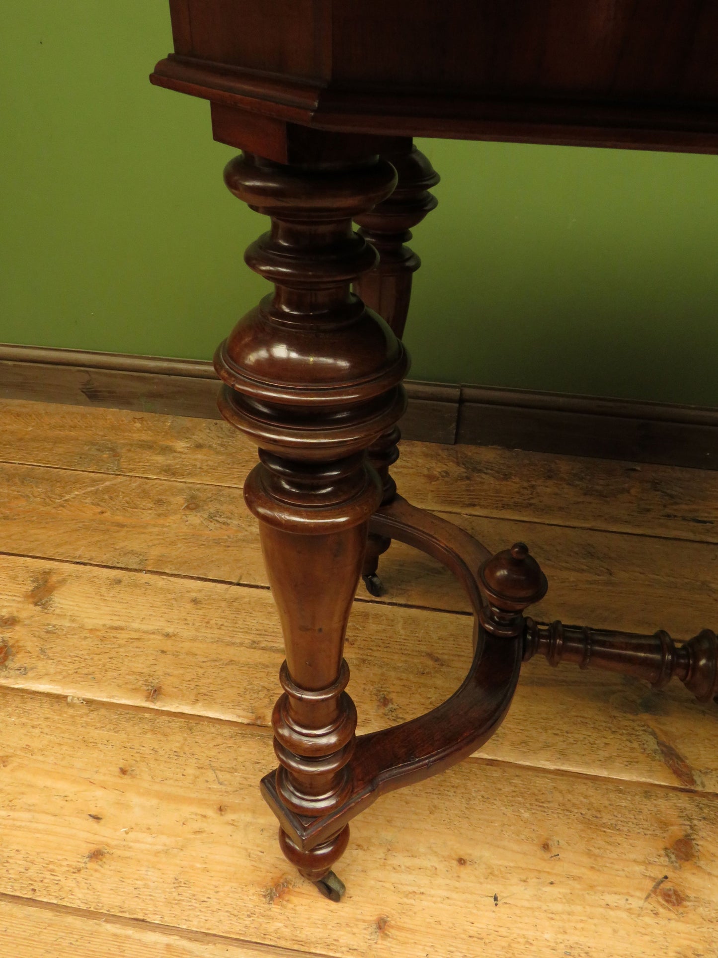 Antique Baroque style Centre Table