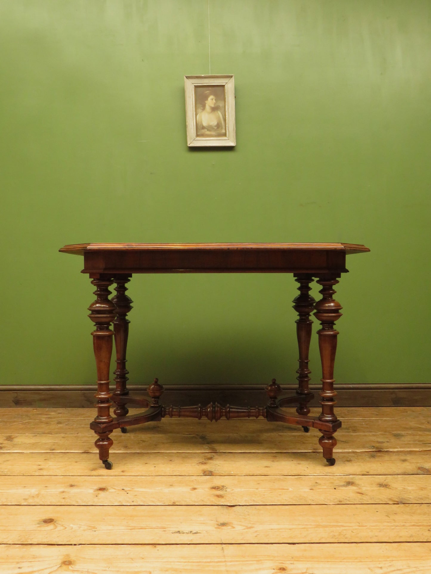 Antique Baroque style Centre Table