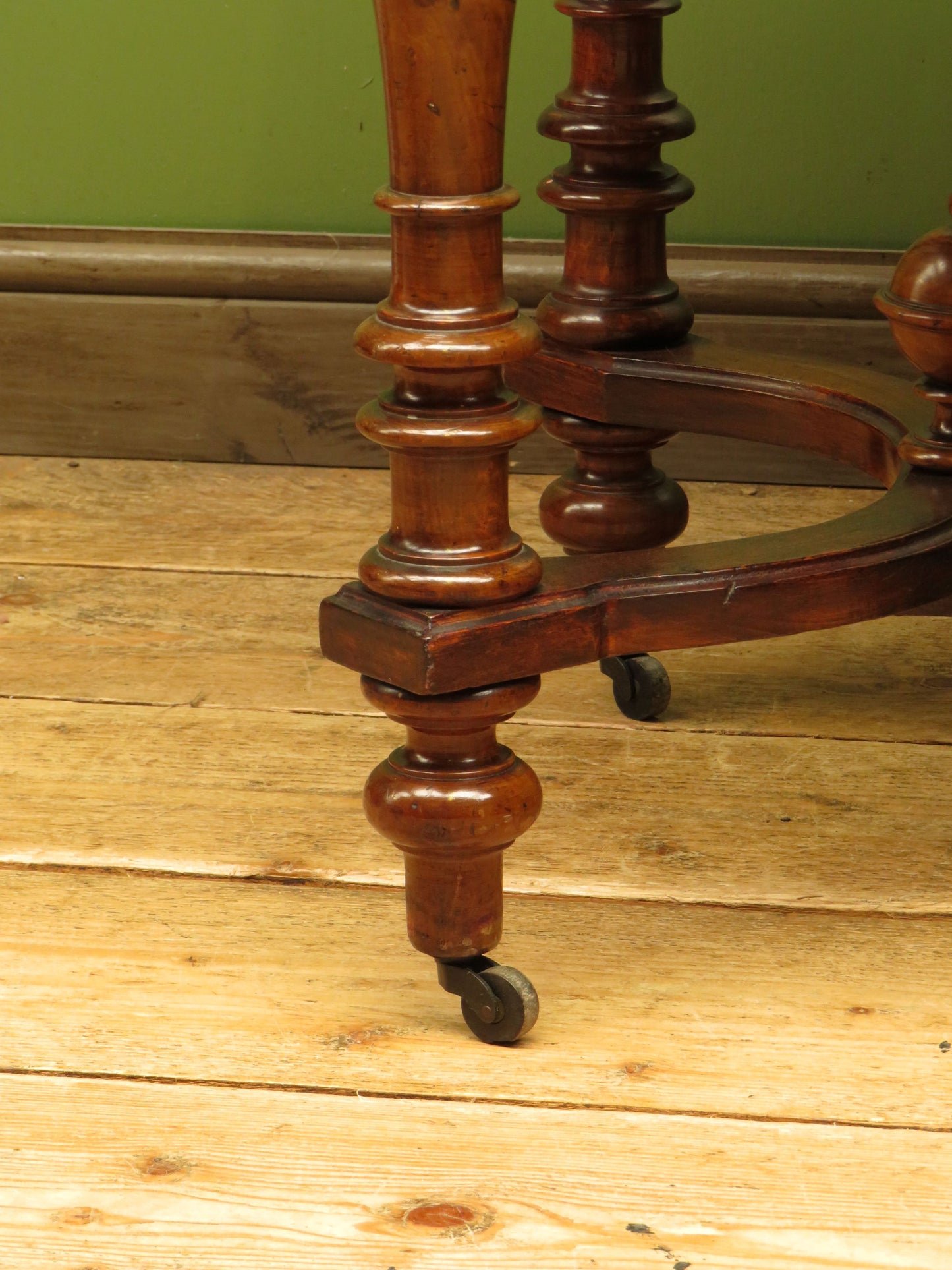 Antique Baroque style Centre Table