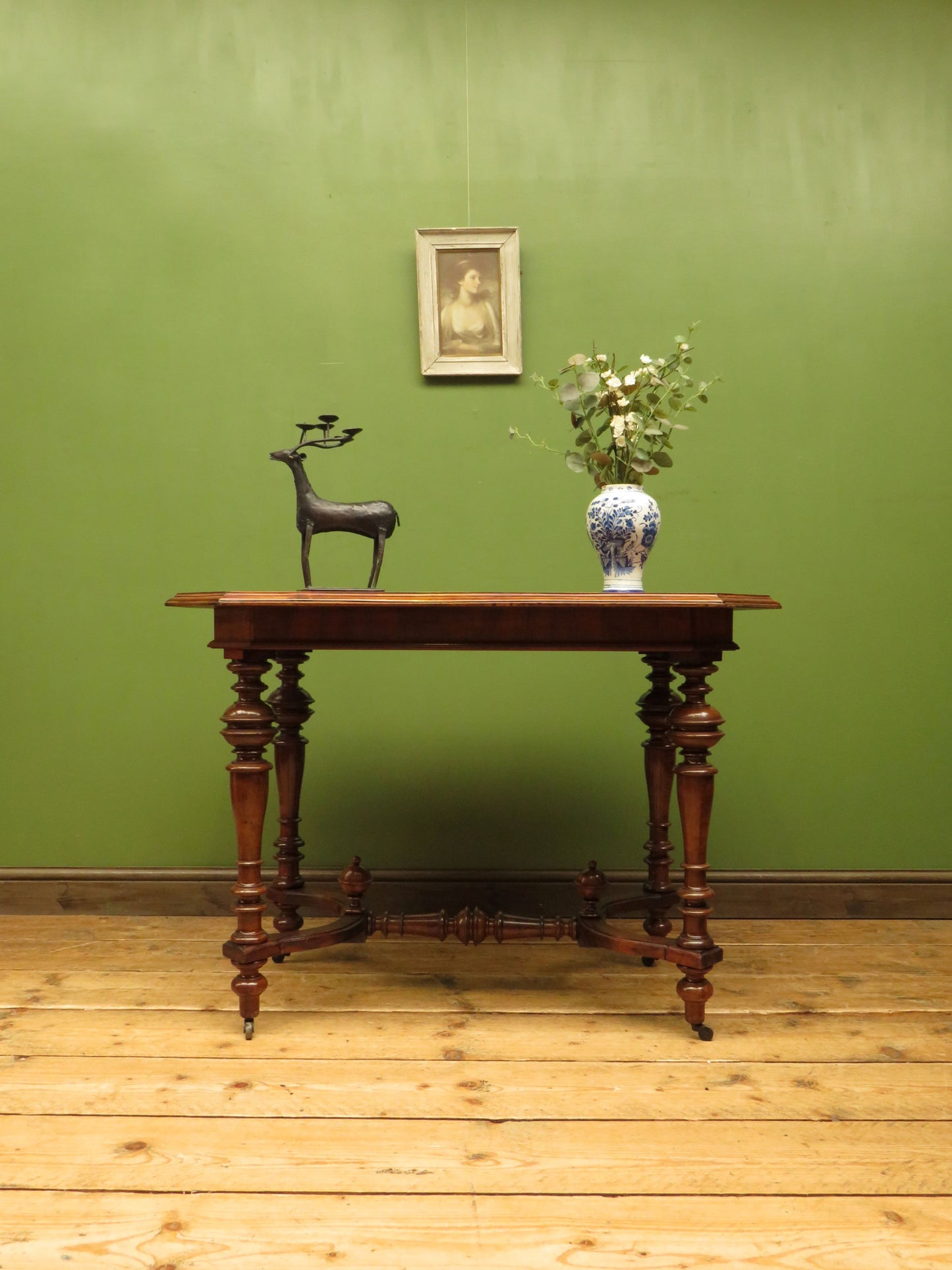 Antique Baroque style Centre Table