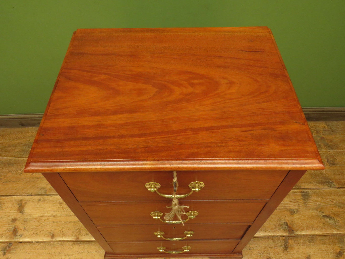 Compact Antique Mahogany Chest of drawers suitable for an office or bedroom