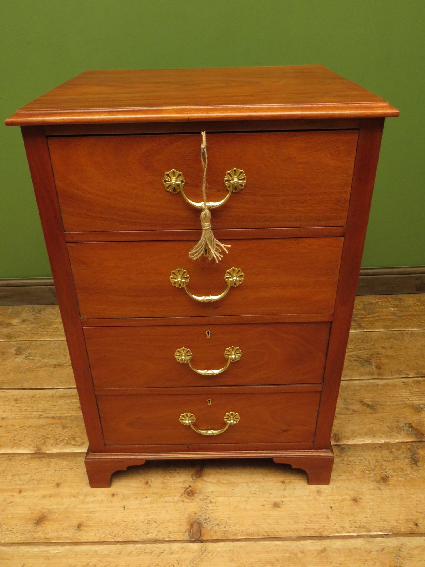 Compact Antique Mahogany Chest of drawers suitable for an office or bedroom