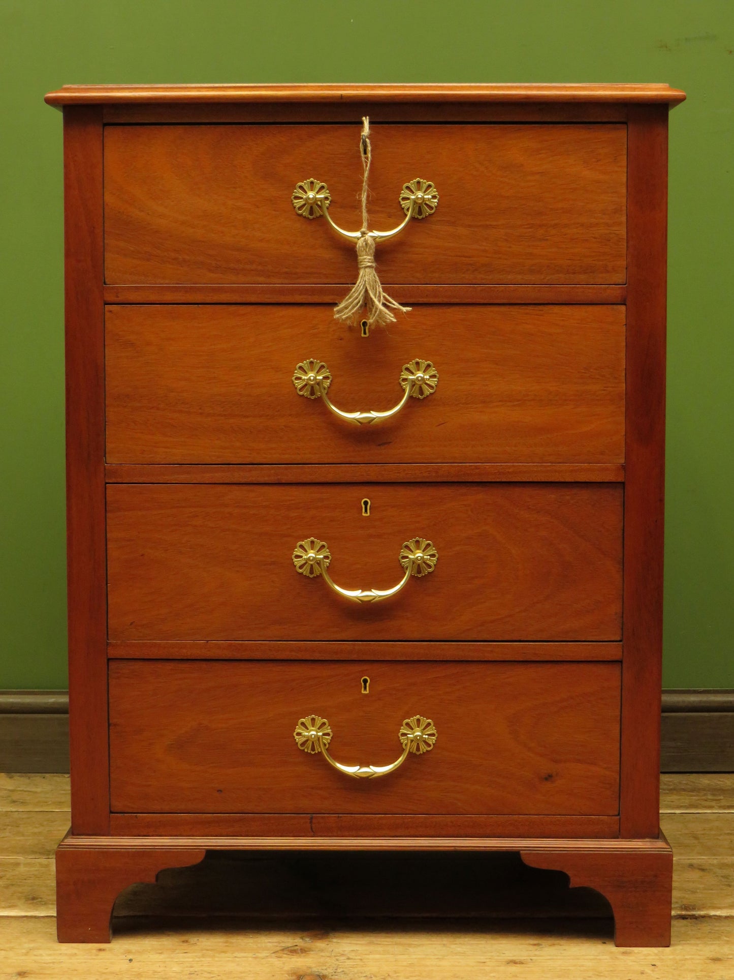 Compact Antique Mahogany Chest of drawers suitable for an office or bedroom