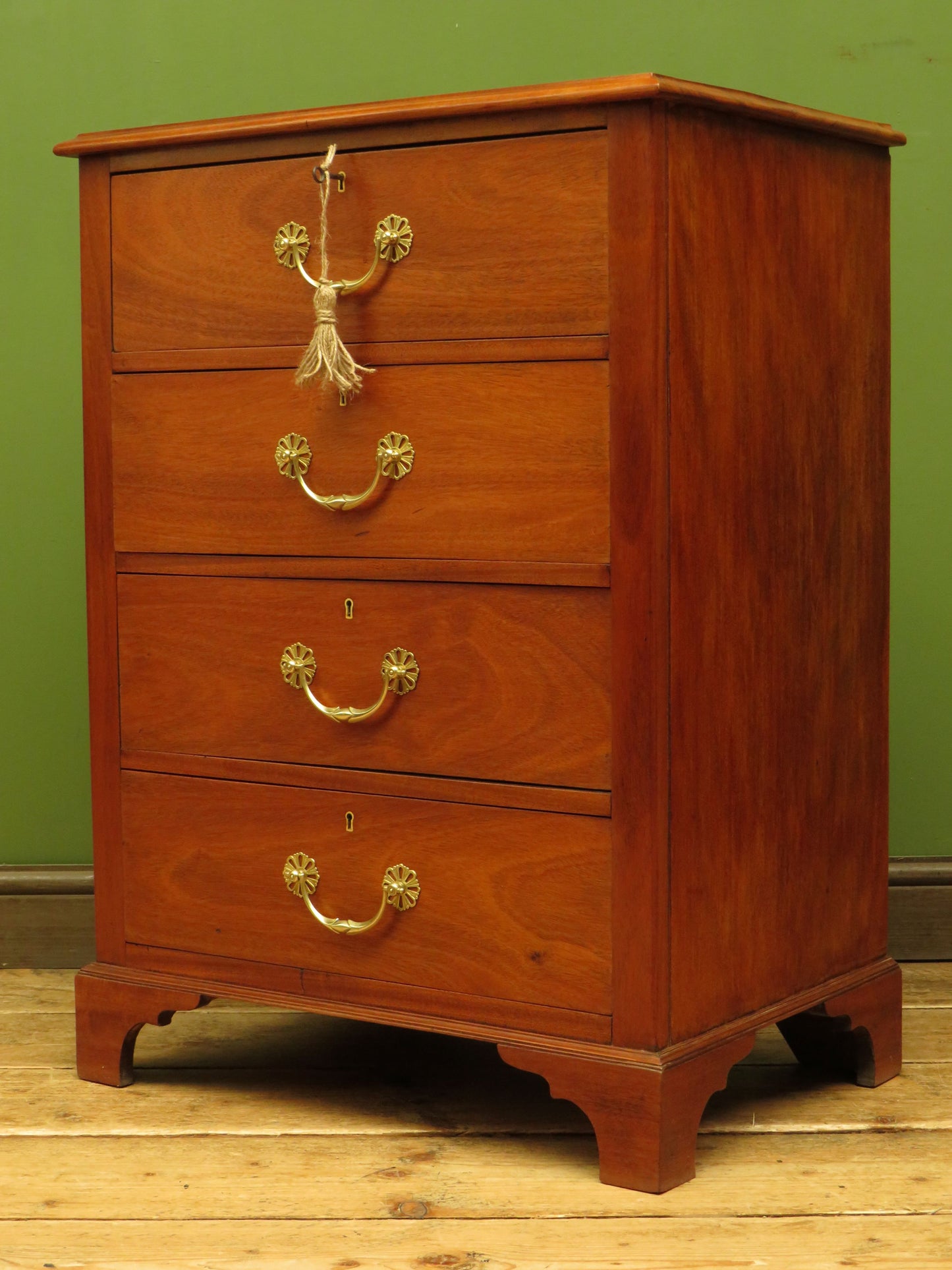 Compact Antique Mahogany Chest of drawers suitable for an office or bedroom