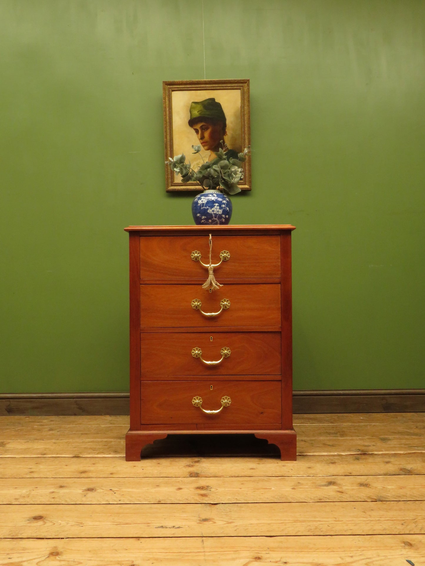 Compact Antique Mahogany Chest of drawers suitable for an office or bedroom