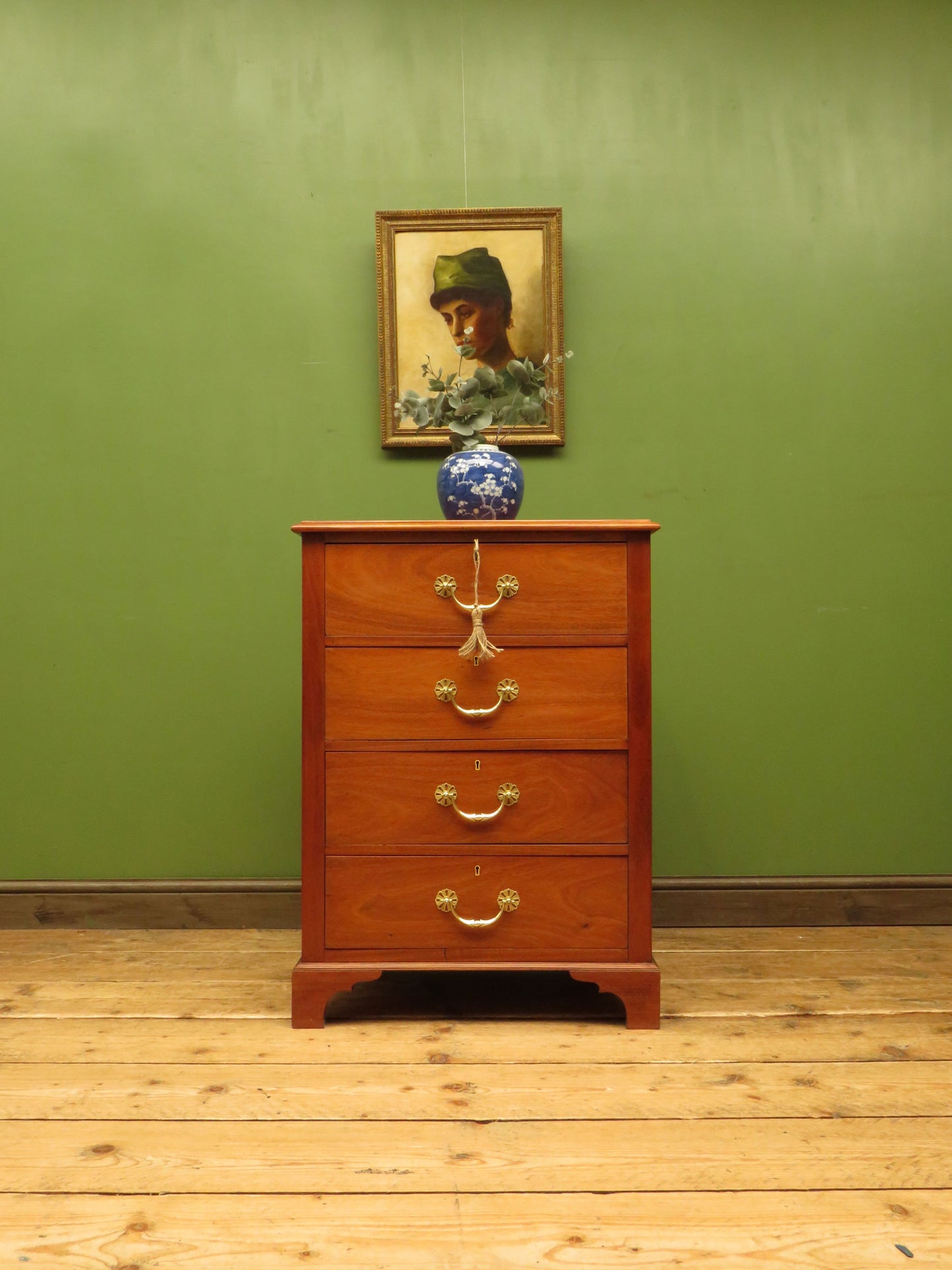 Compact Antique Mahogany Chest of drawers suitable for an office or bedroom