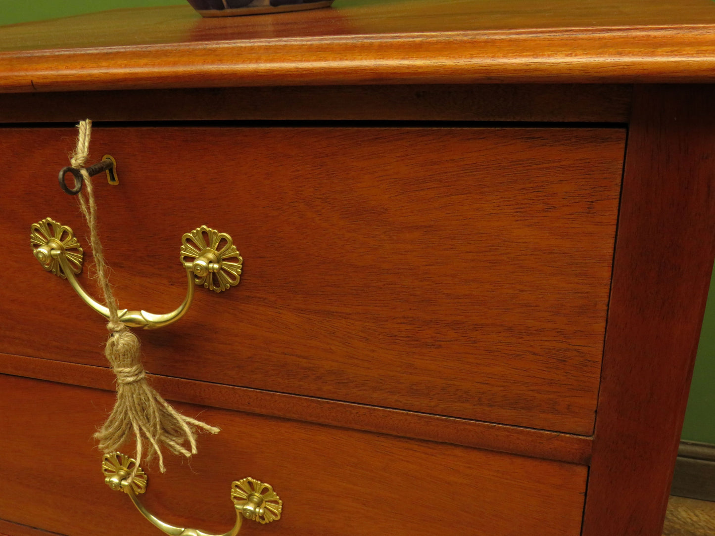 Compact Antique Mahogany Chest of drawers suitable for an office or bedroom