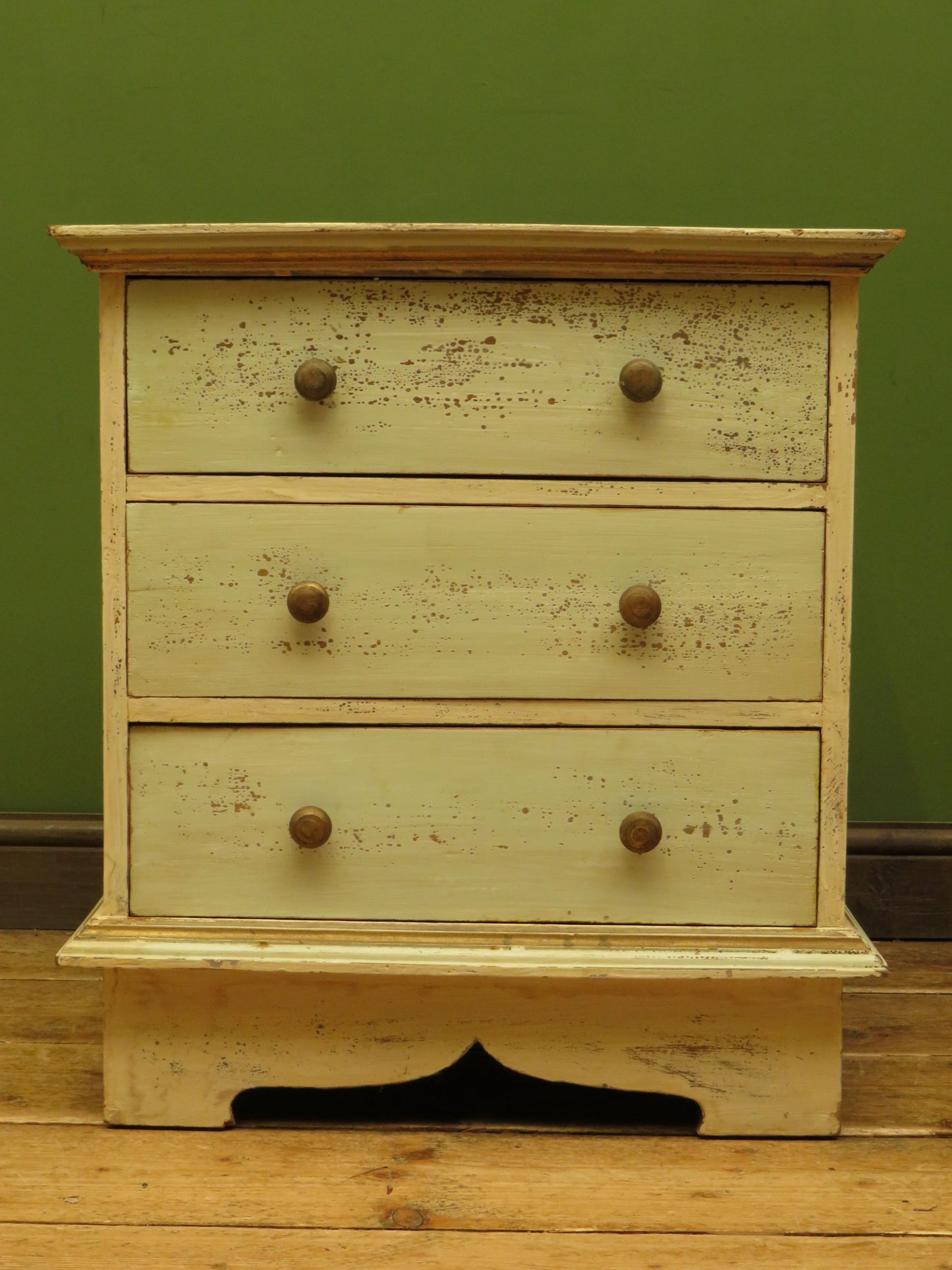 Small Shabby Chic Chest of Drawers