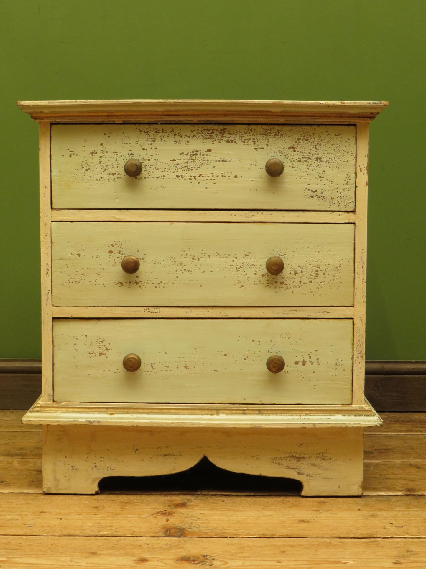 Small Shabby Chic Chest of Drawers