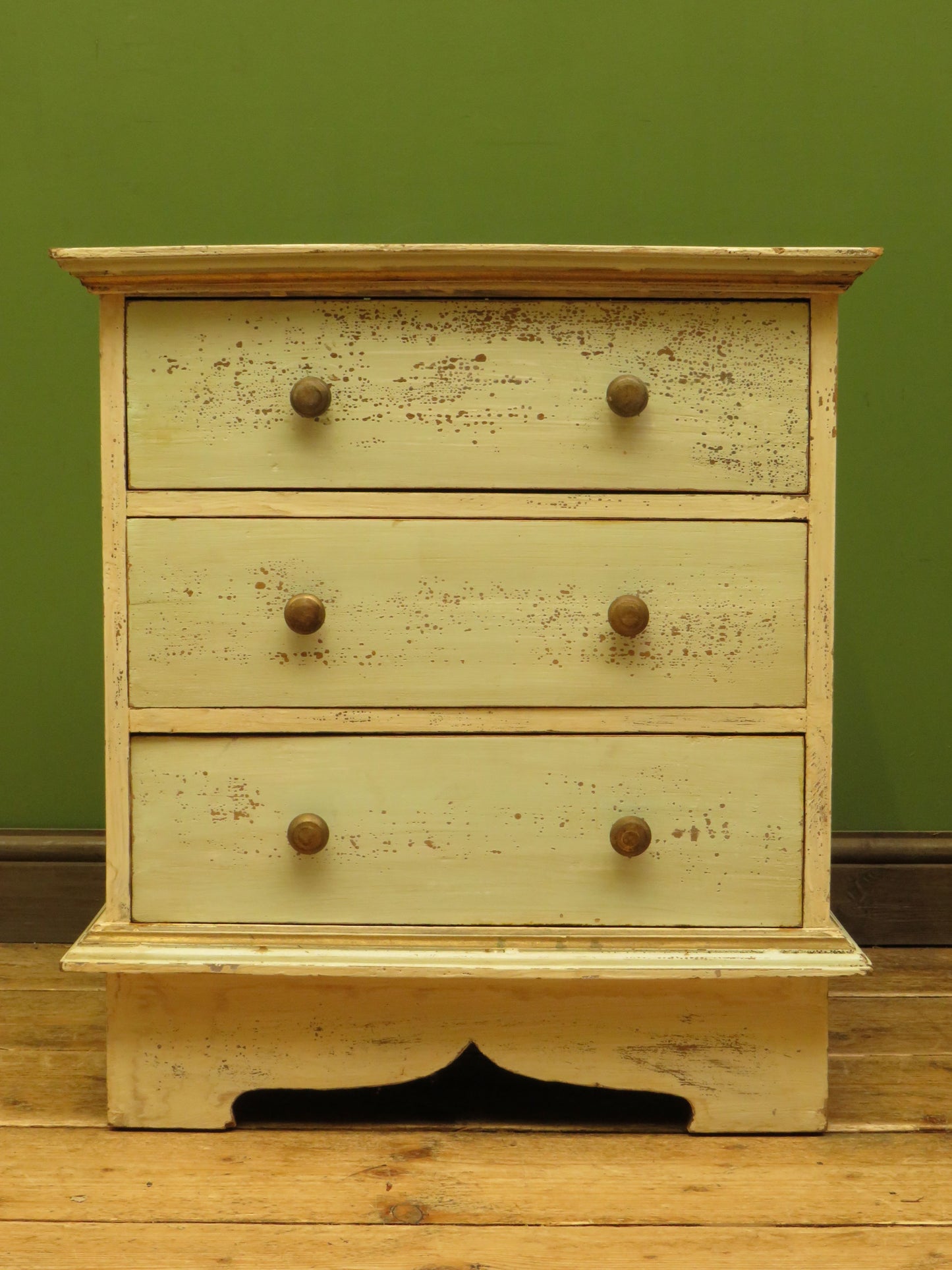 Small Shabby Chic Chest of Drawers