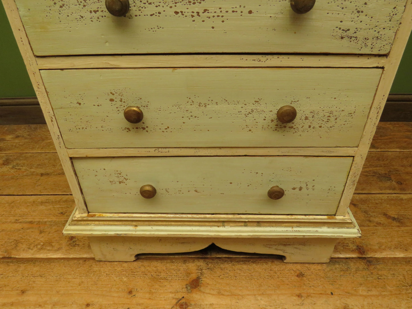 Small Shabby Chic Chest of Drawers