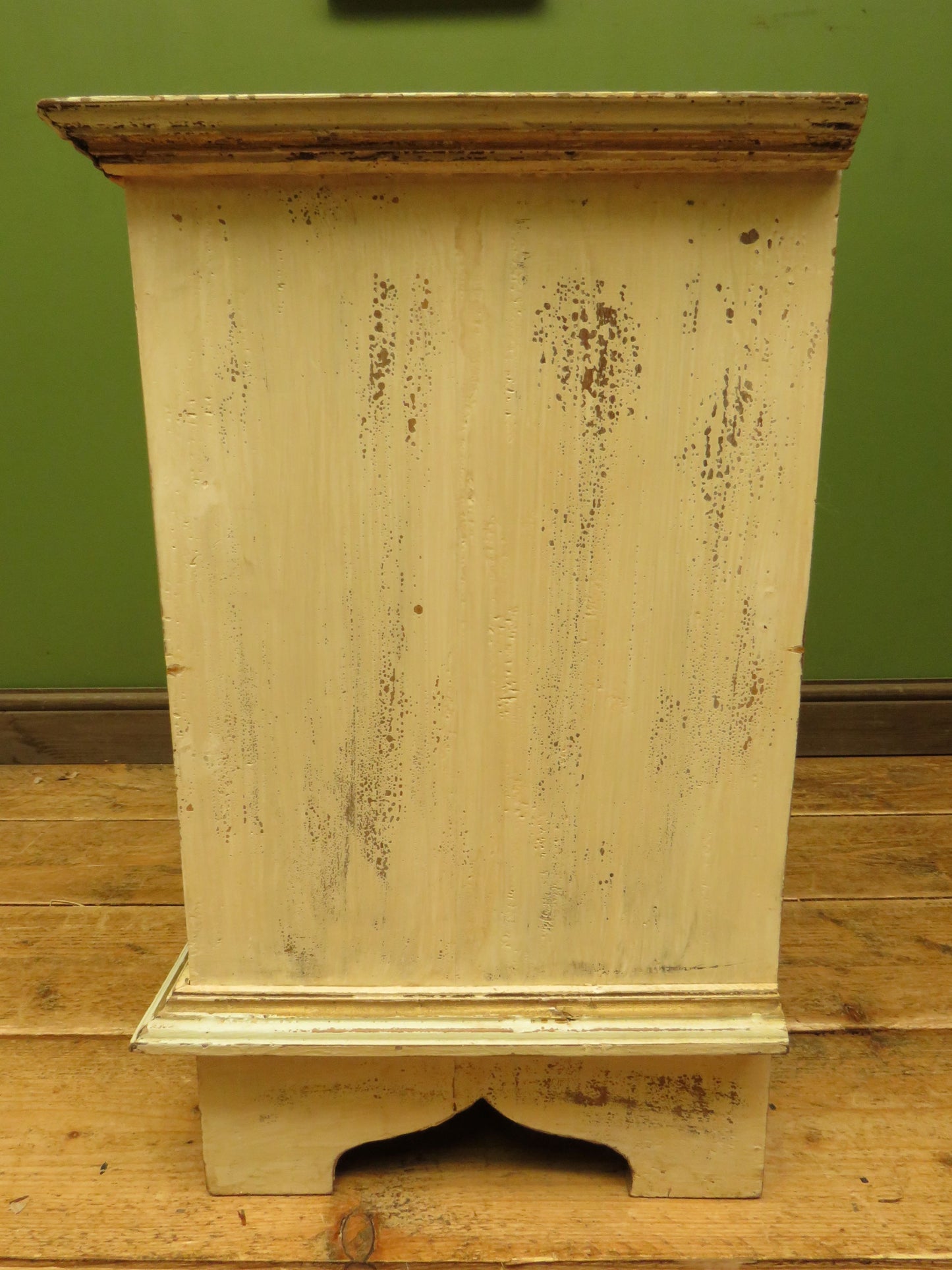 Small Shabby Chic Chest of Drawers