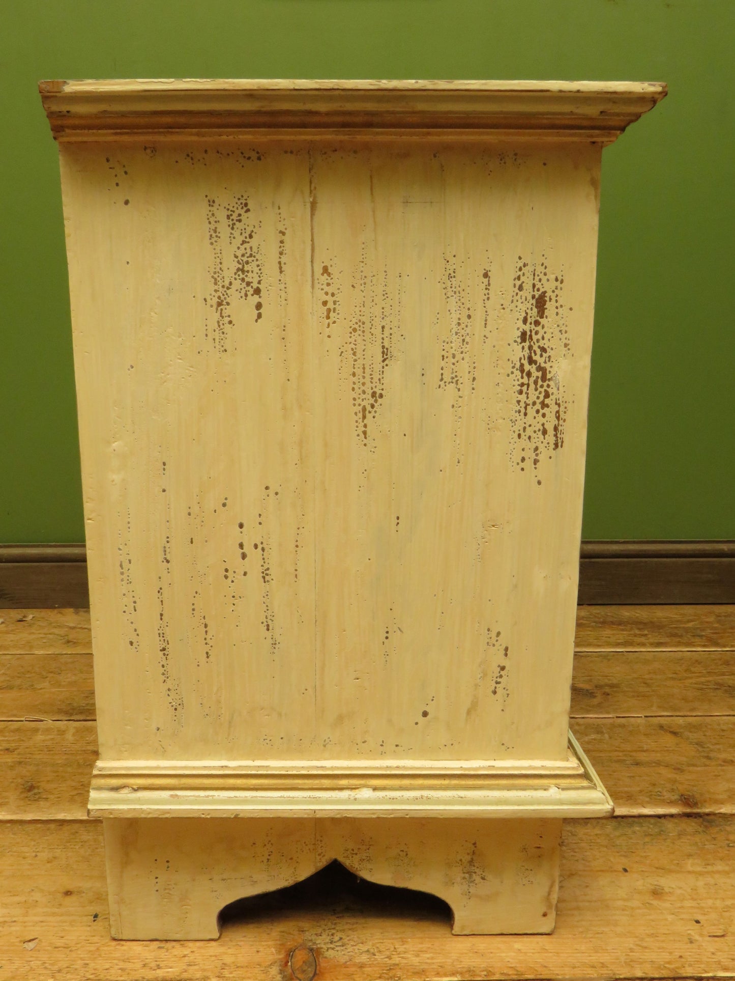 Small Shabby Chic Chest of Drawers