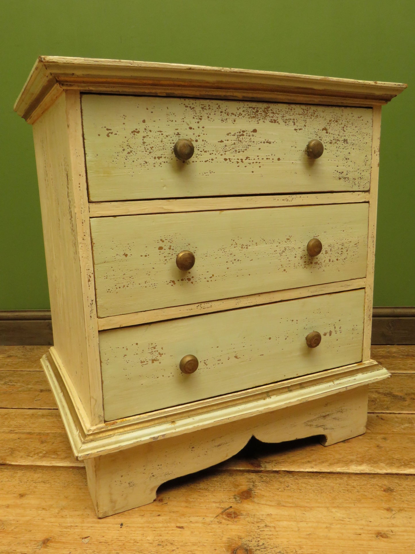 Small Shabby Chic Chest of Drawers