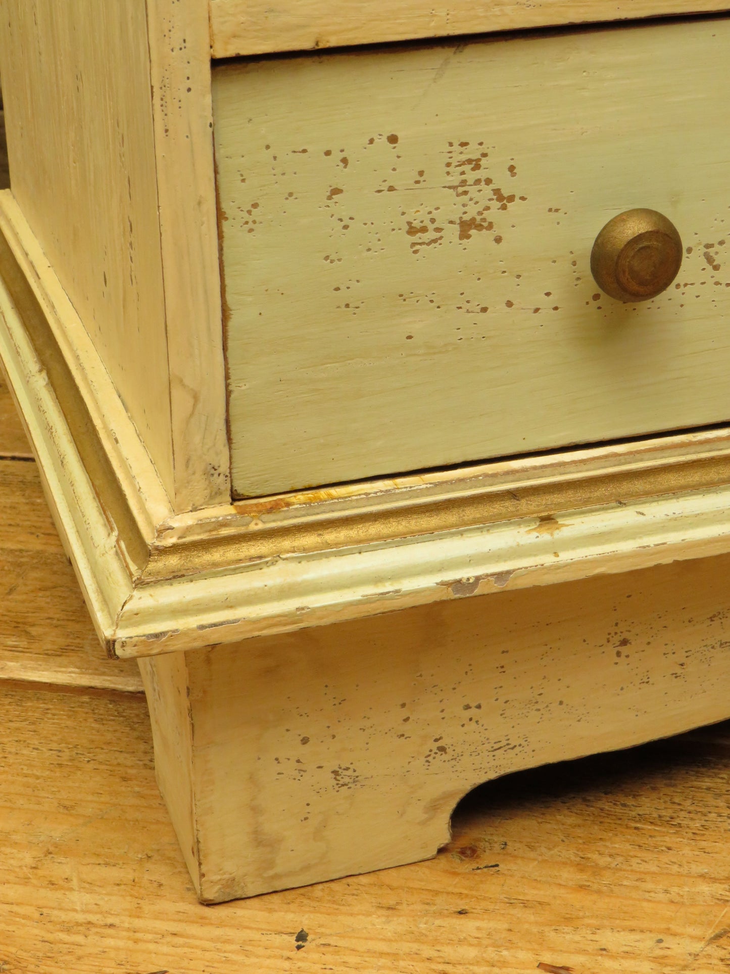 Small Shabby Chic Chest of Drawers