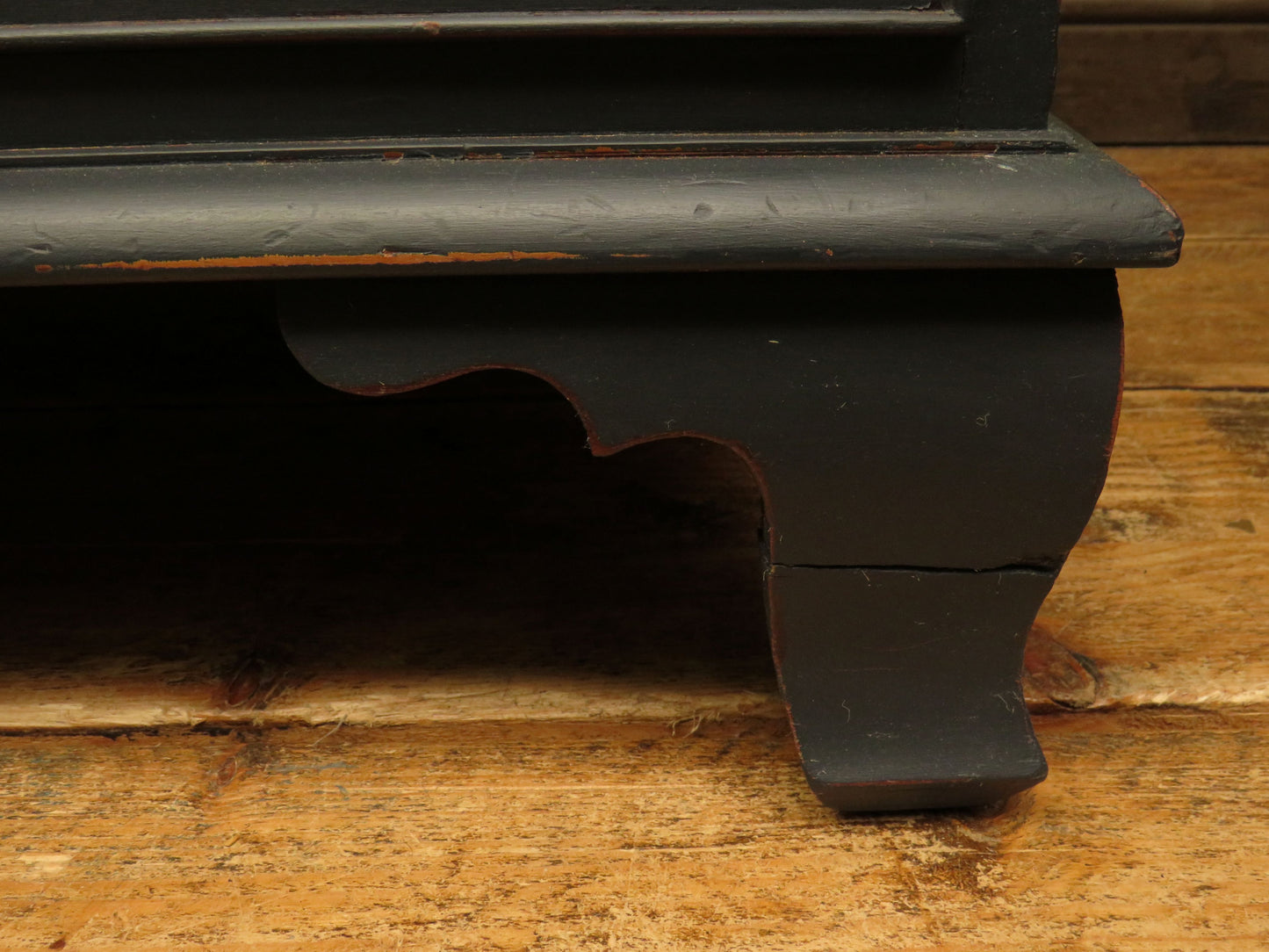Impressive Large Country House Black Chest of Drawers