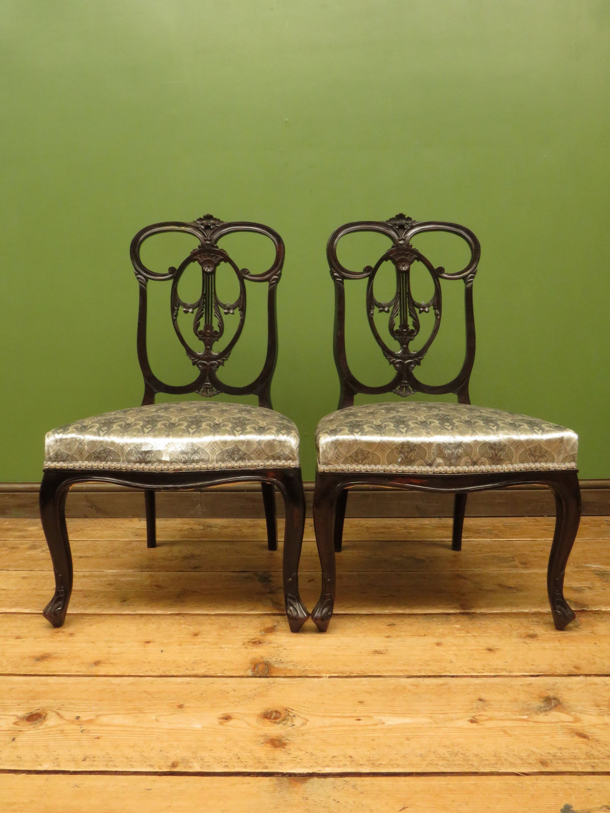 Aesthetic Movement chairs in 'Queen Of The Night' by Laurence Lewellyn-Bowen