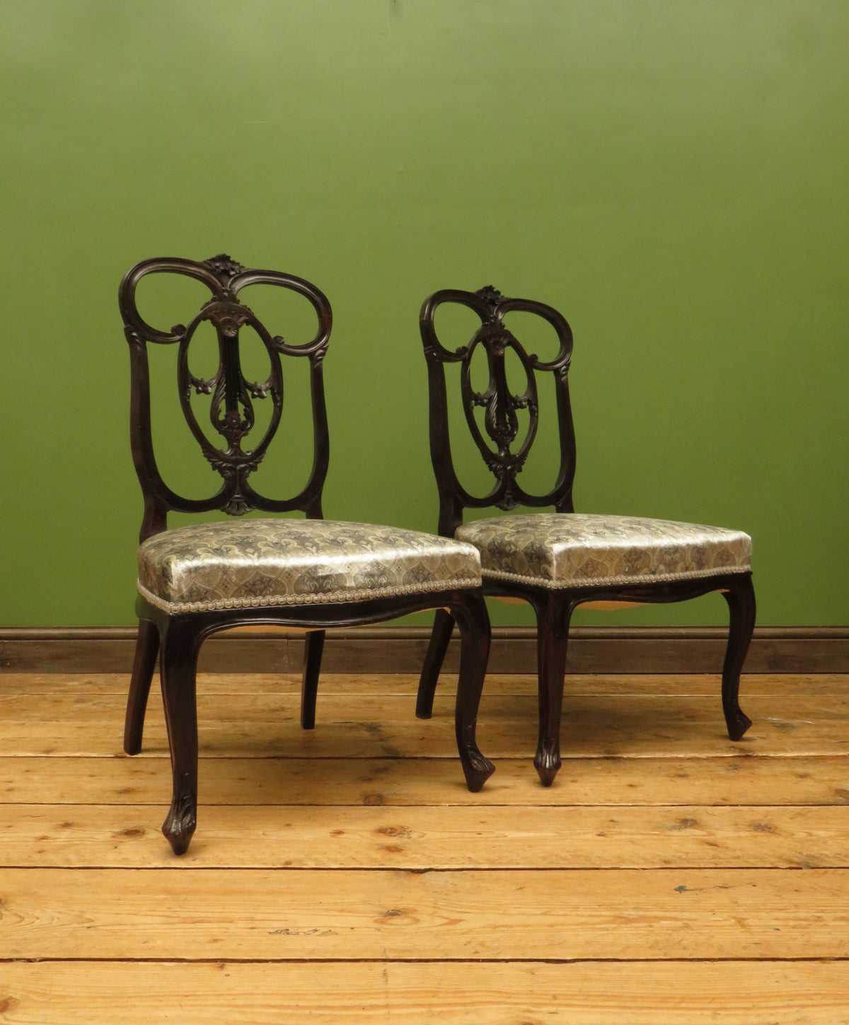 Aesthetic Movement chairs in 'Queen Of The Night' by Laurence Lewellyn-Bowen