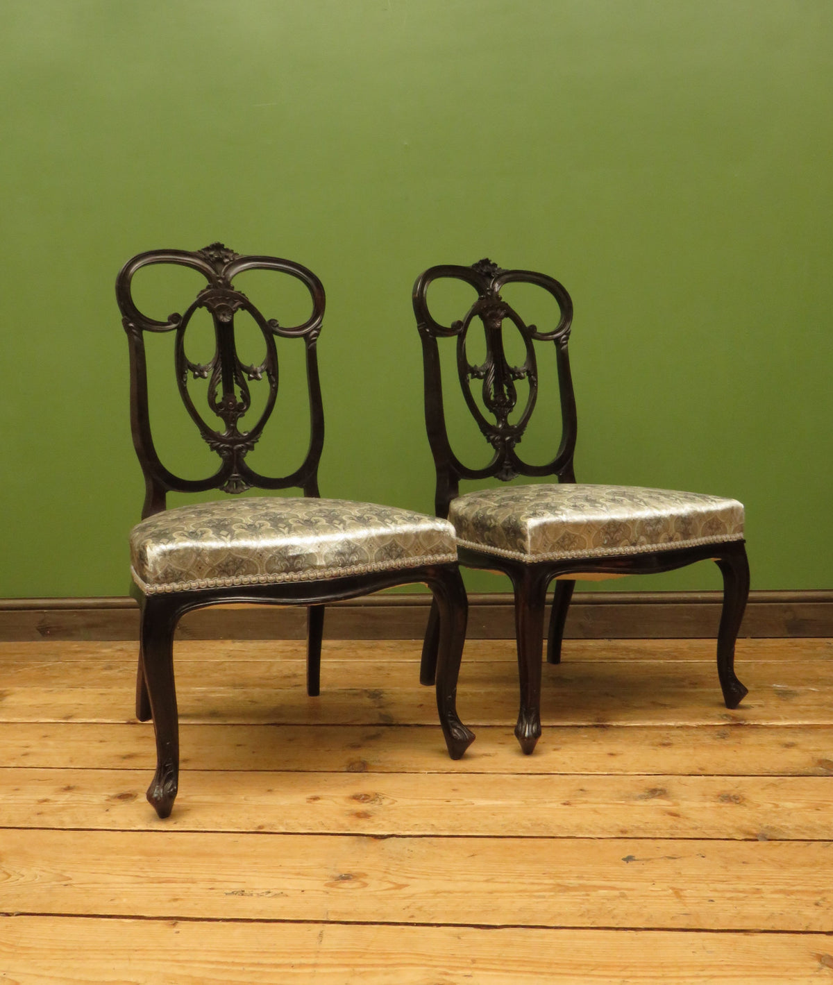 Aesthetic Movement chairs in 'Queen Of The Night' by Laurence Lewellyn-Bowen