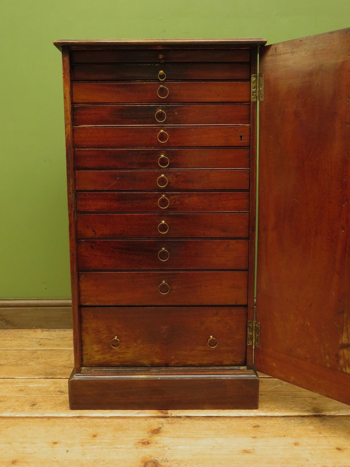 Edwardian Collectors Specimen Cabinet with Internal Drawers